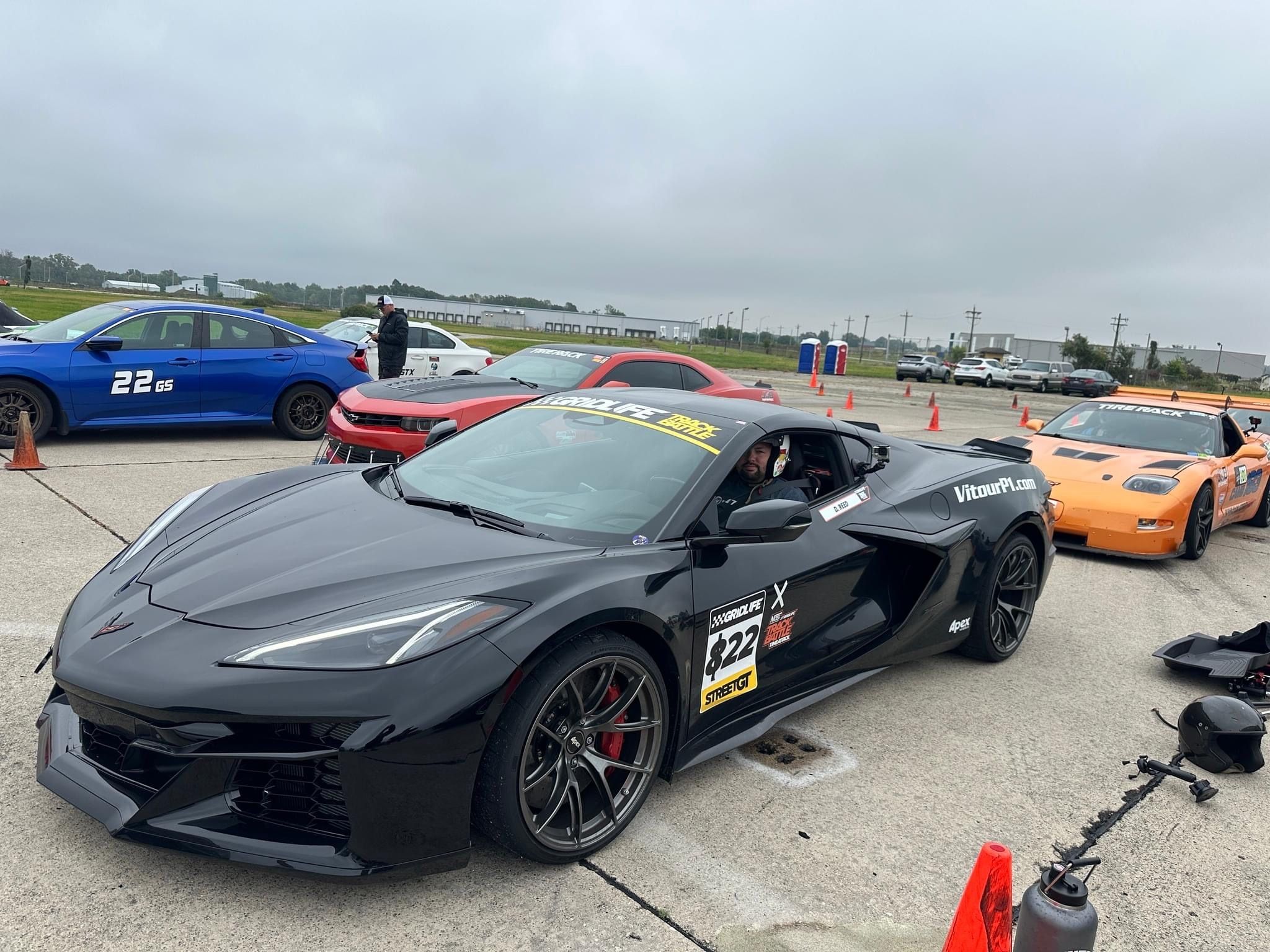 Black Chevrolet C8 Corvette E-Ray with 19" VS-5RS Apex wheels in Anthracite