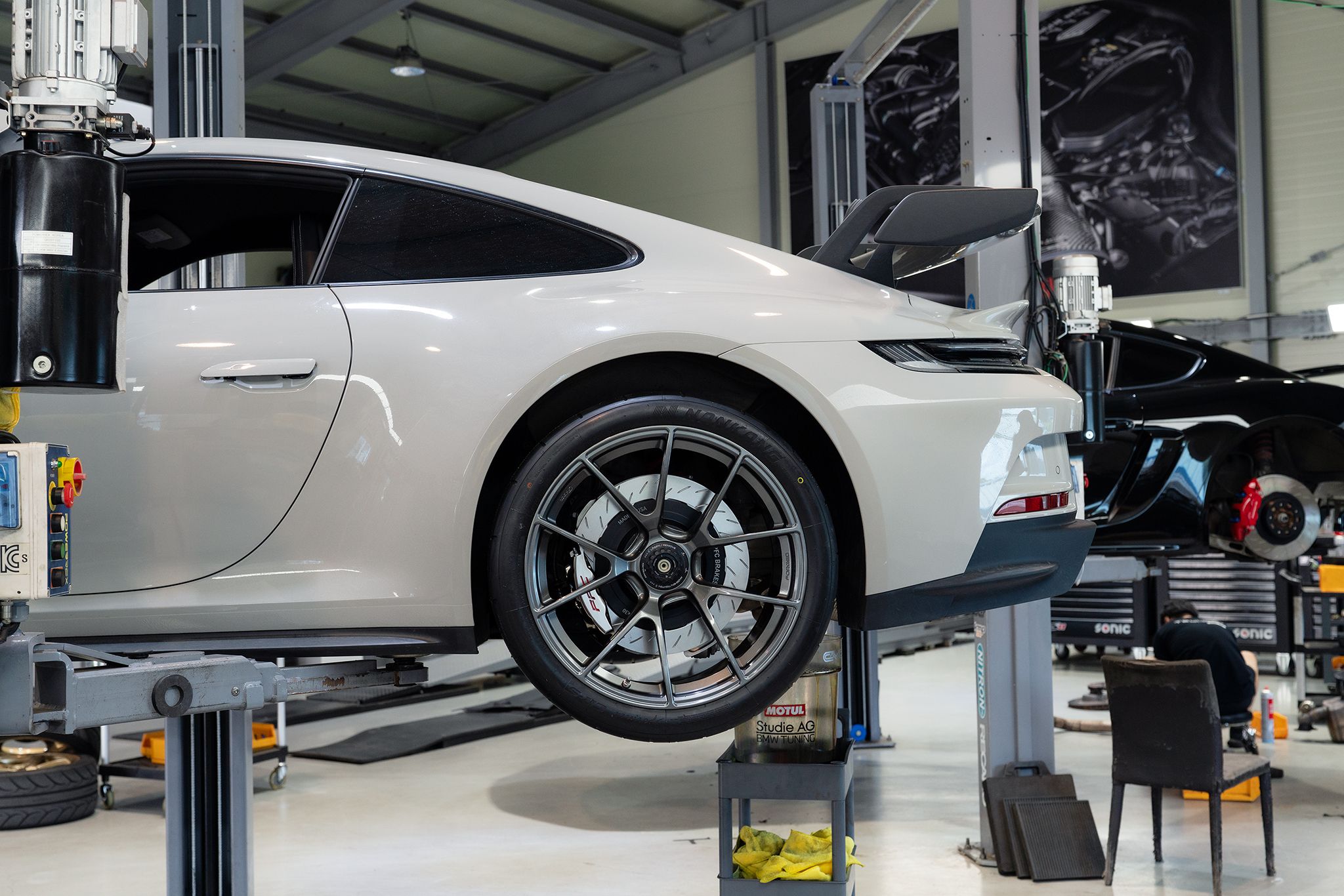 Grey Porsche 911 992.1 GT3 with 20"/21" VS-5RS Apex wheels in Anthracite