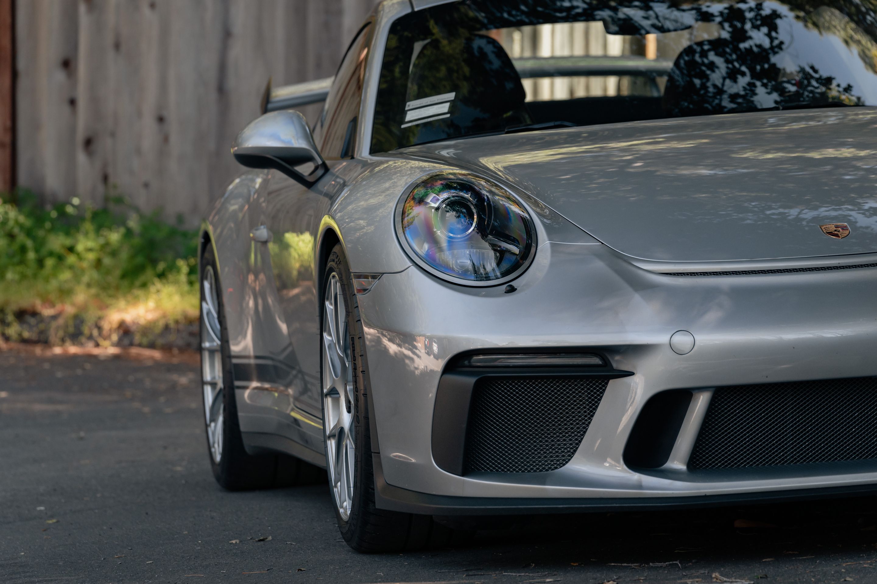 Silver Porsche 911 991.2 GT3 with 19" EC-7RS Apex wheels in Race Silver
