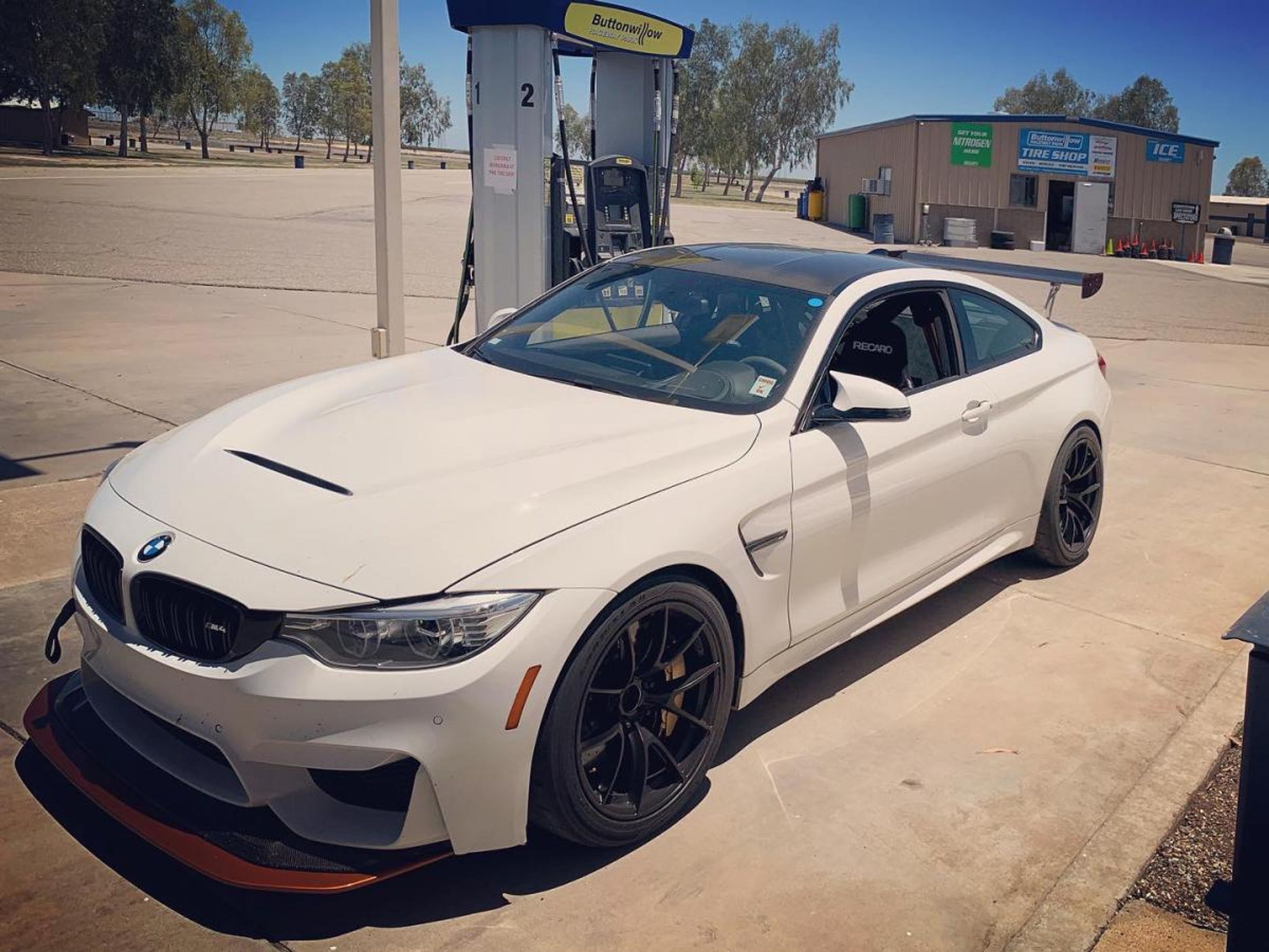White BMW F82 Coupe M4 with 19" VS-5RS Apex wheels in Satin Black