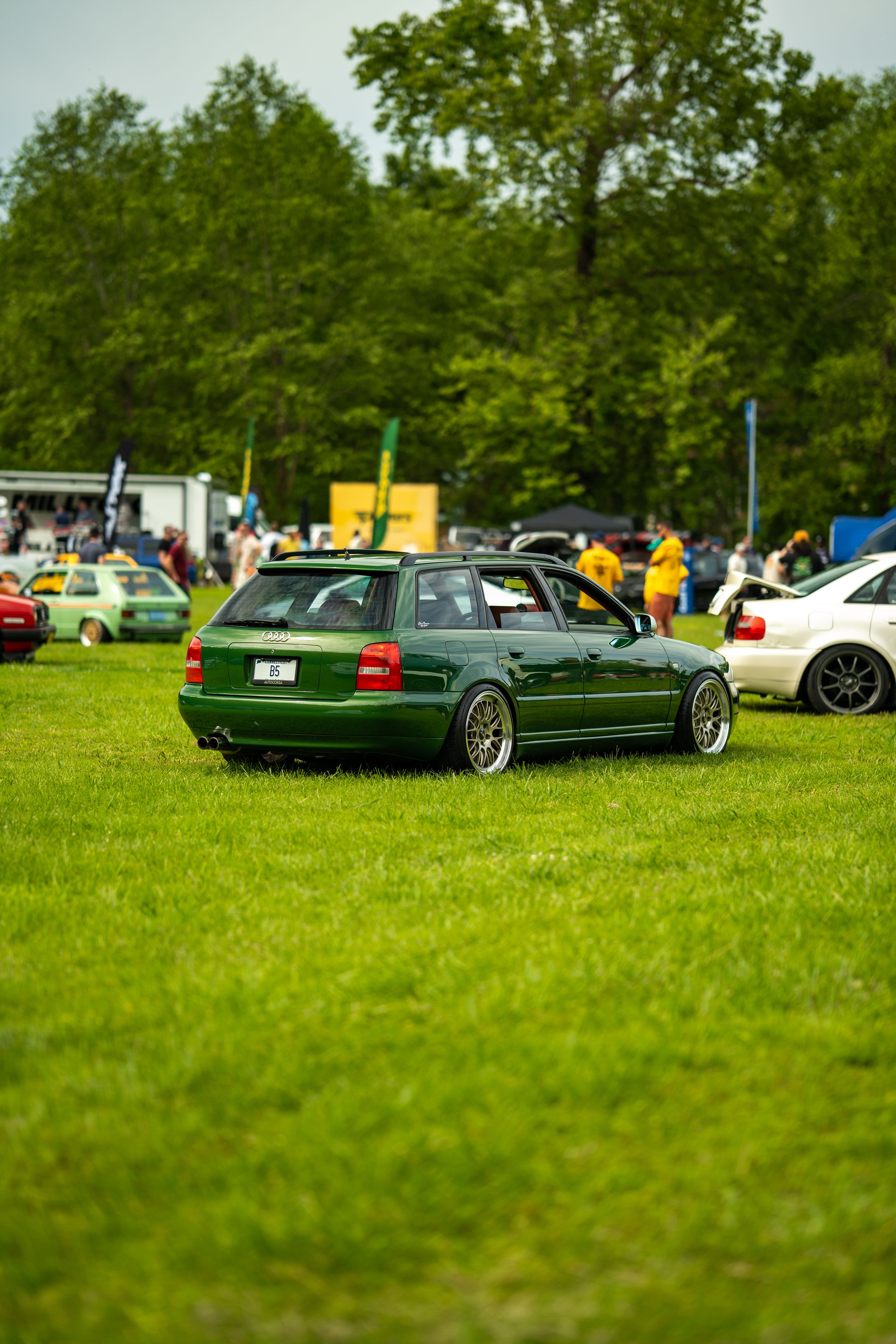 Green Audi B5 S4 Avant/Wagon with 18" ML-10RT Apex wheels in Machined Lip Gloss Motorsport Gold