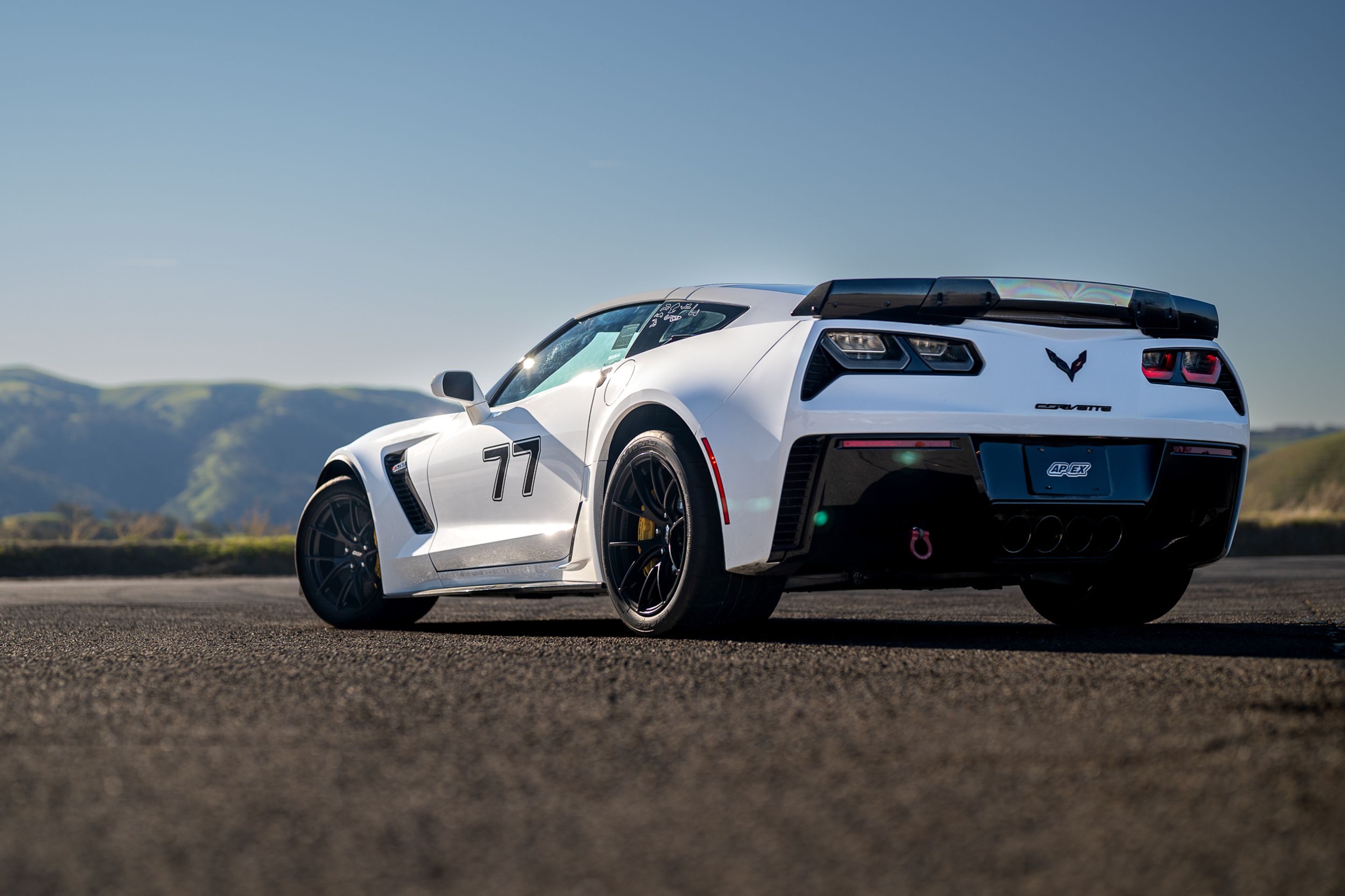 White Chevrolet C7 Corvette Z06 with 18" VS-5RS Apex wheels in Satin Black