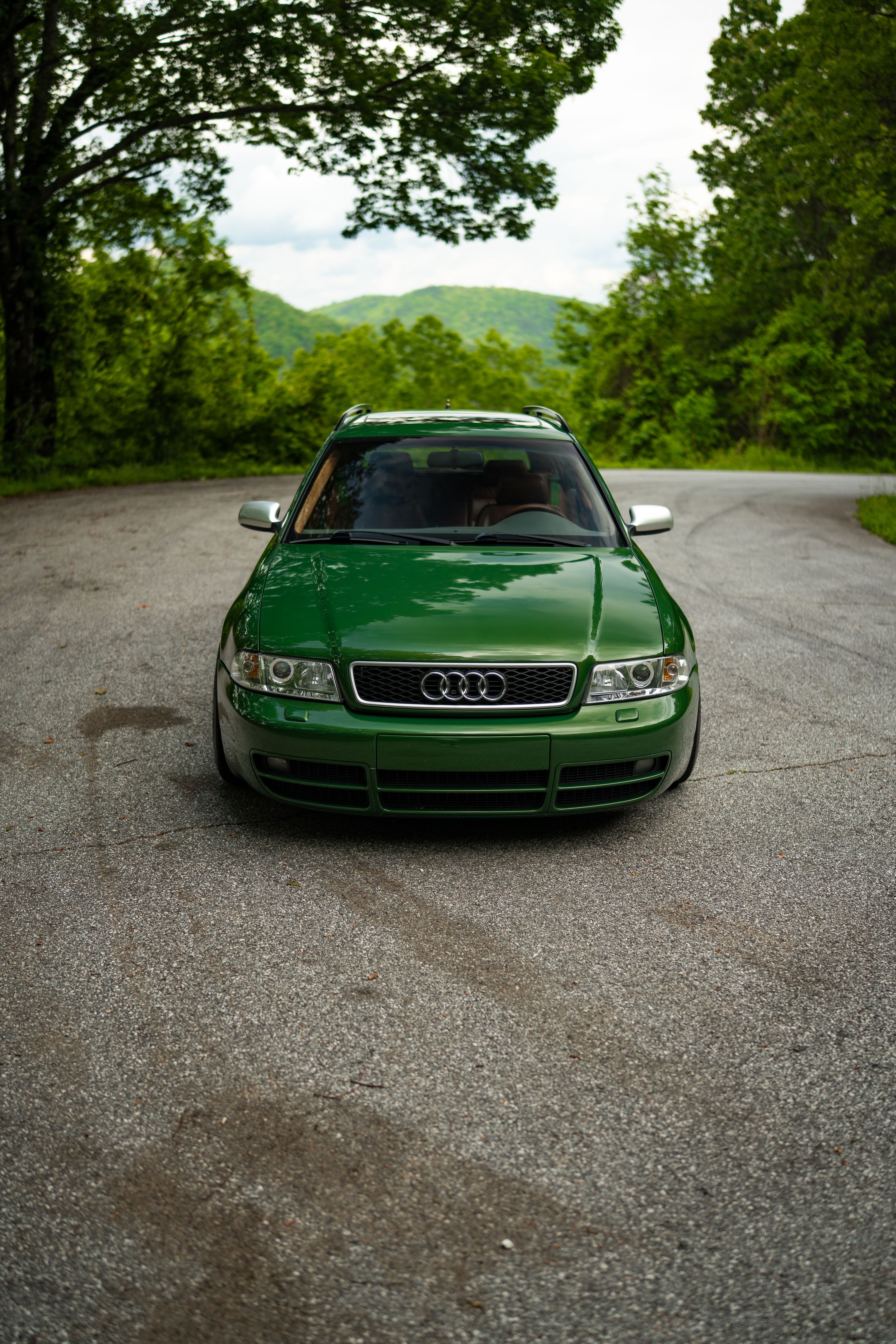 Green Audi B5 S4 Avant/Wagon with 18" ML-10RT Apex wheels in Machined Lip Gloss Motorsport Gold