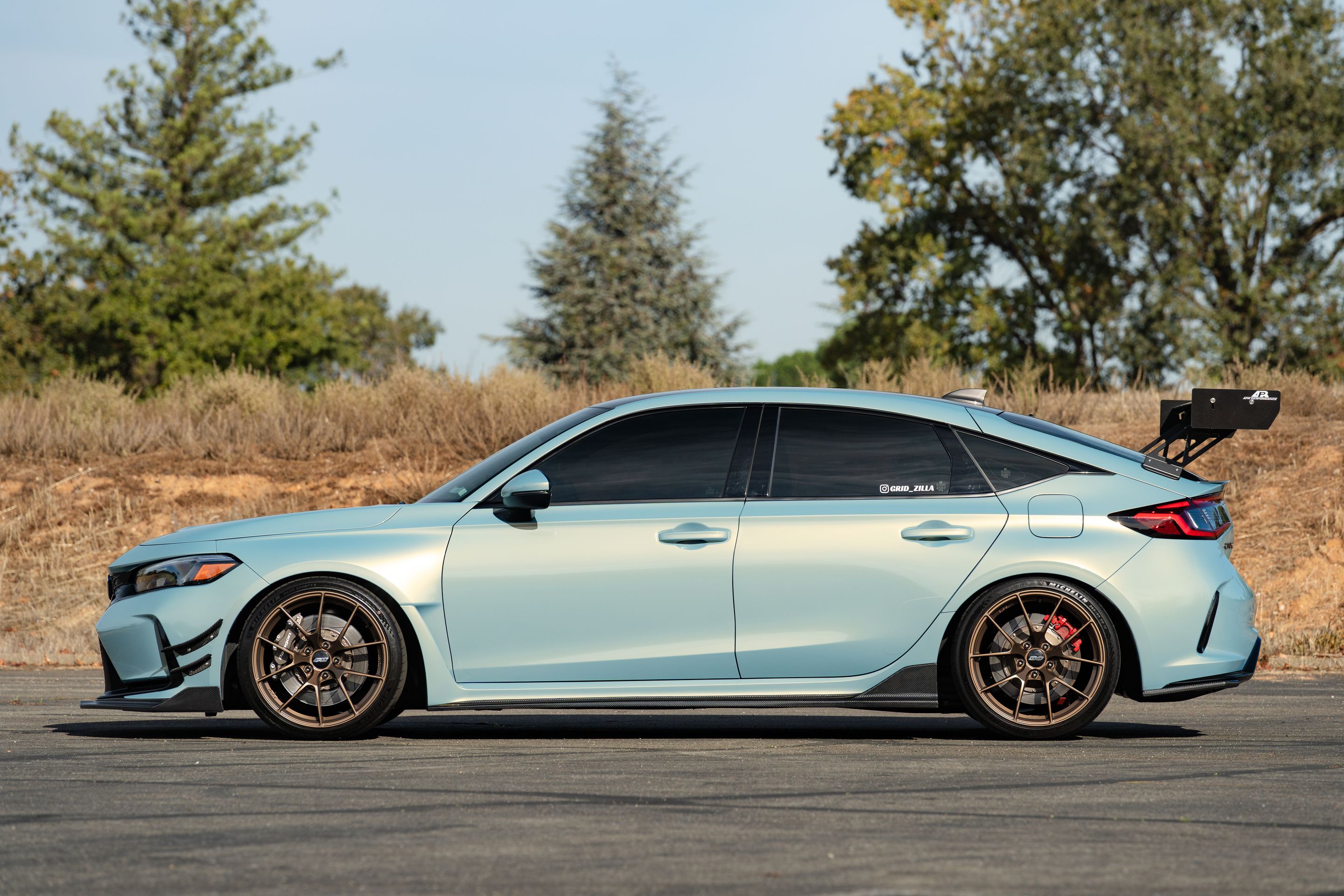 Blue Honda FL5 Civic Type-R with 19" VS-5RS Apex wheels in Satin Bronze