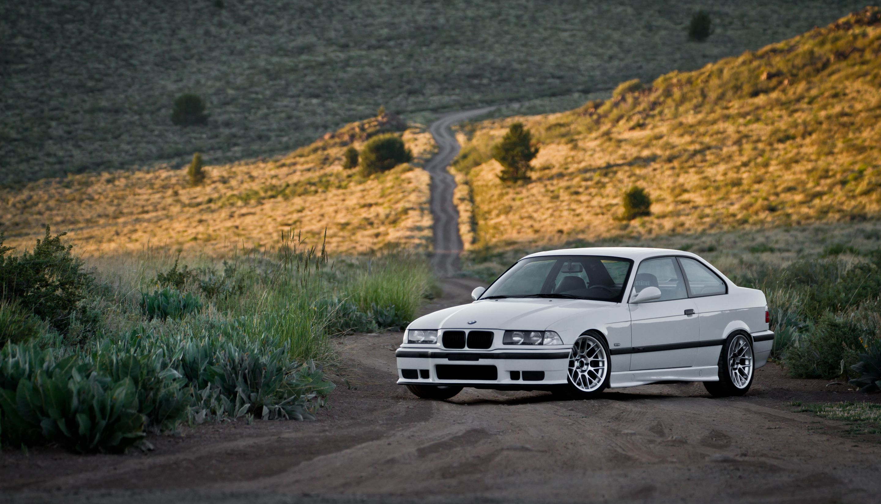 White BMW E36 M3 with 17" ARC-8 Apex wheels in Hyper Silver