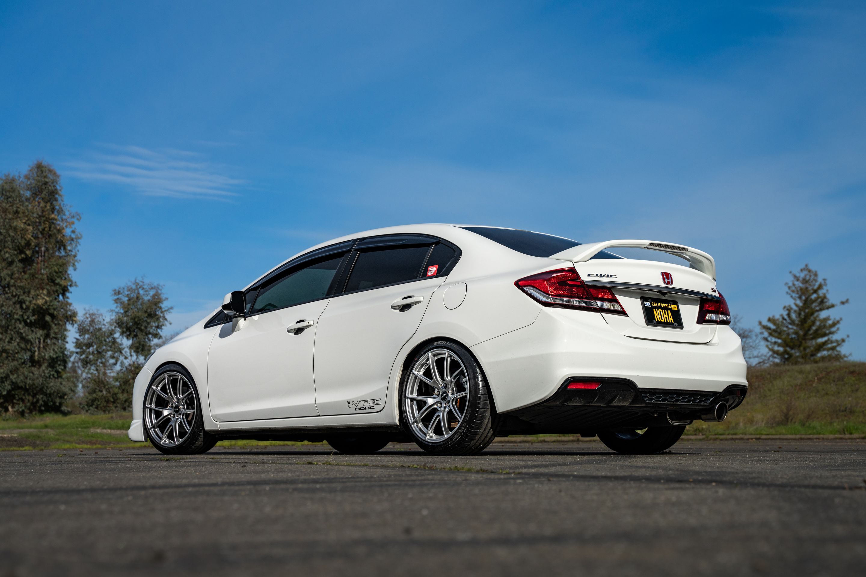 White Honda 9th Gen Civic with 18" VS-5 Apex wheels in Hyper Black