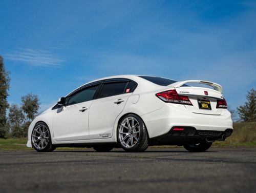 White Honda Civic - VS-5 in Hyper Black