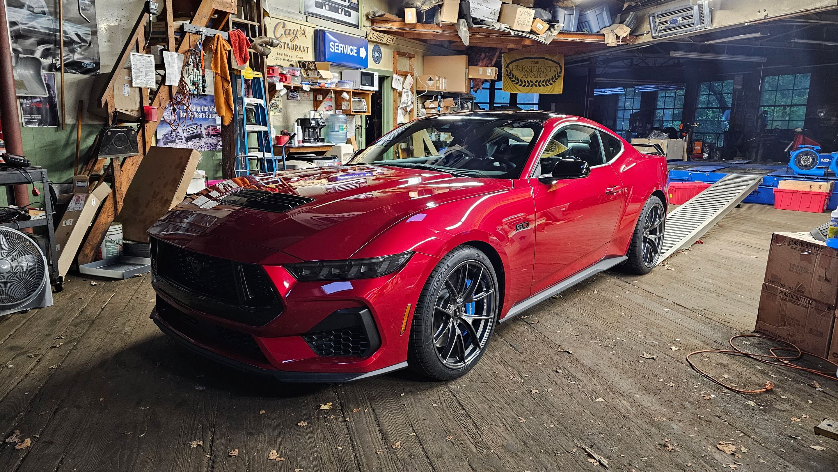 Red Ford S650 Mustang GT with 20" VS-5RS Apex wheels in Anthracite