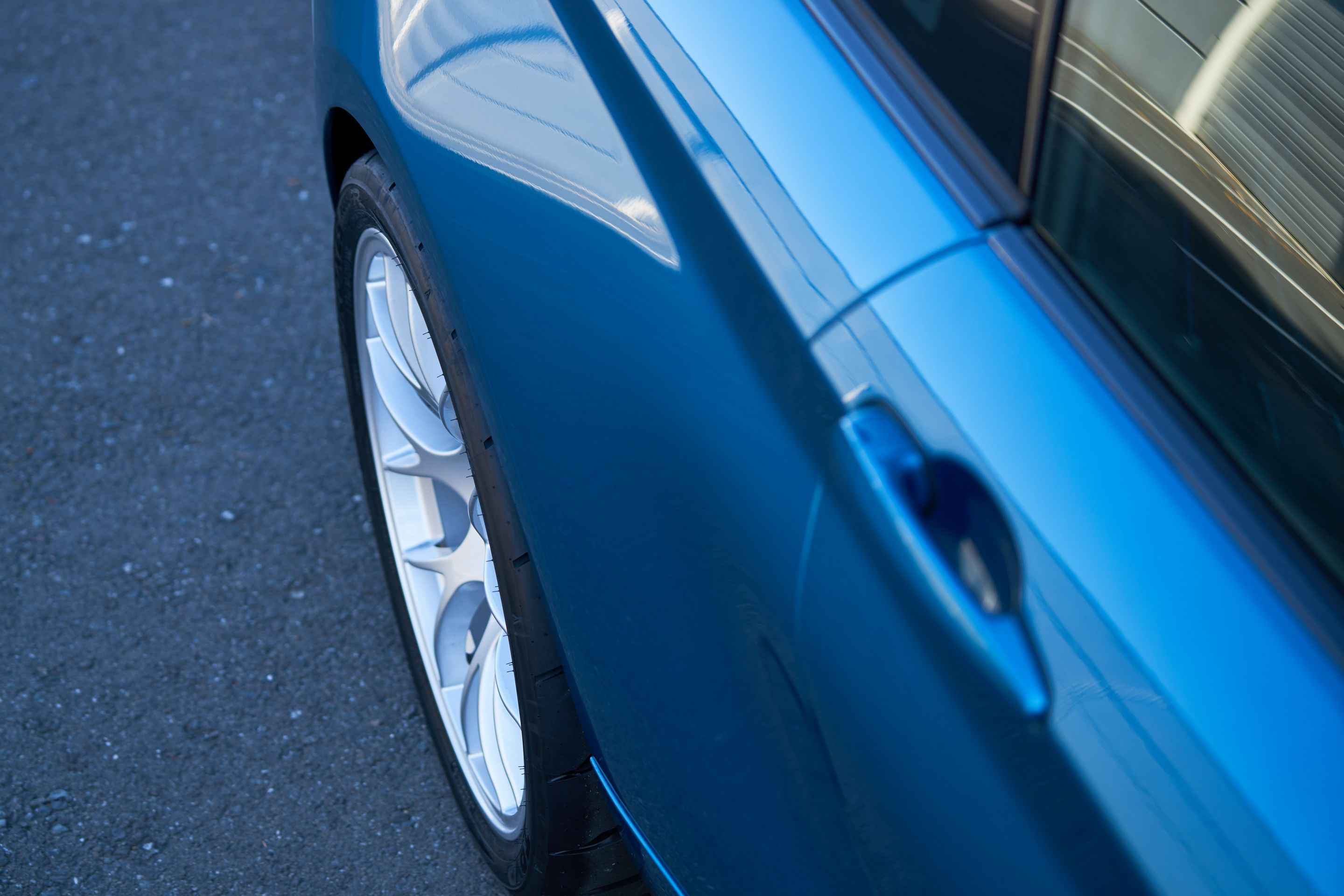 Blue BMW F87 M2 with 19" EC-7 Apex wheels in Race Silver