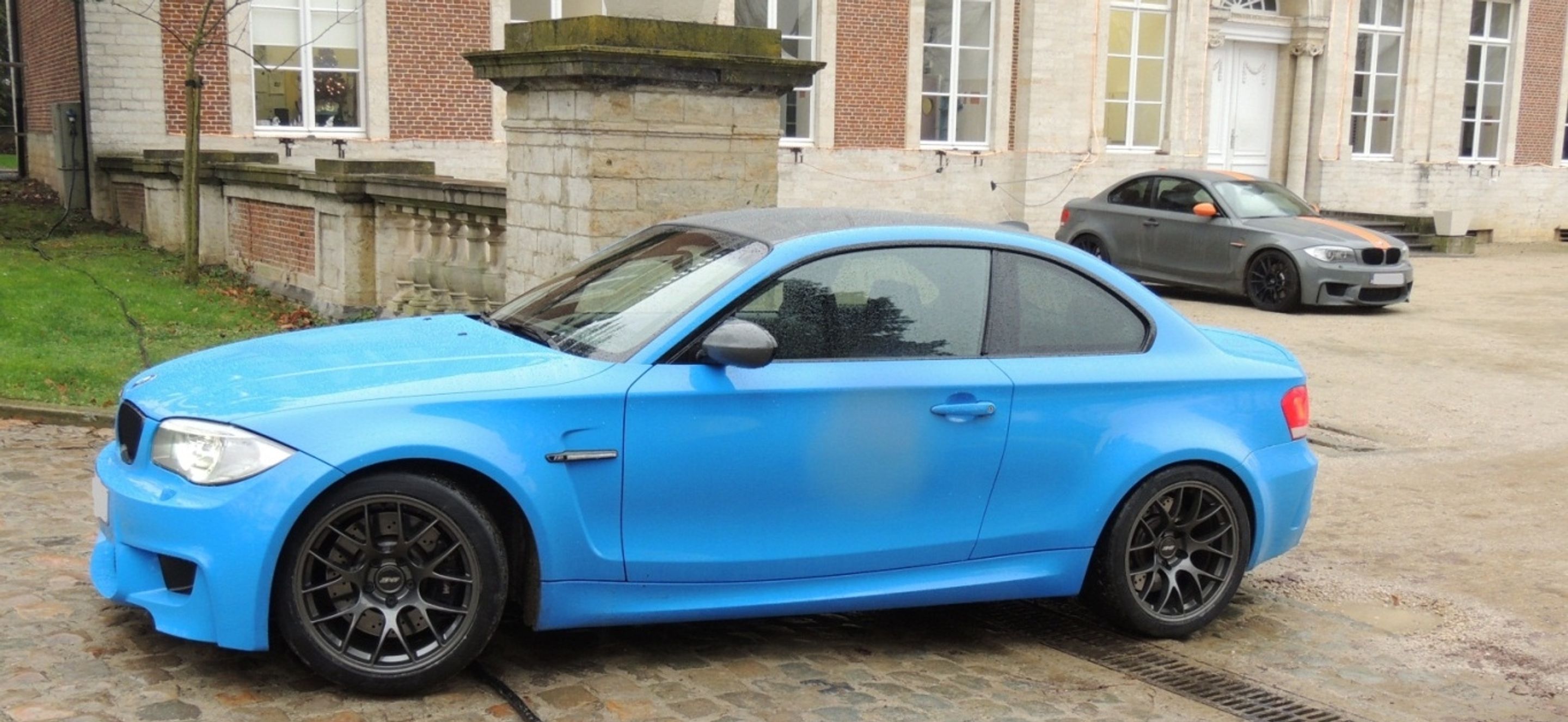 Blue BMW E82 1M with 18" EC-7 Apex wheels in Anthracite