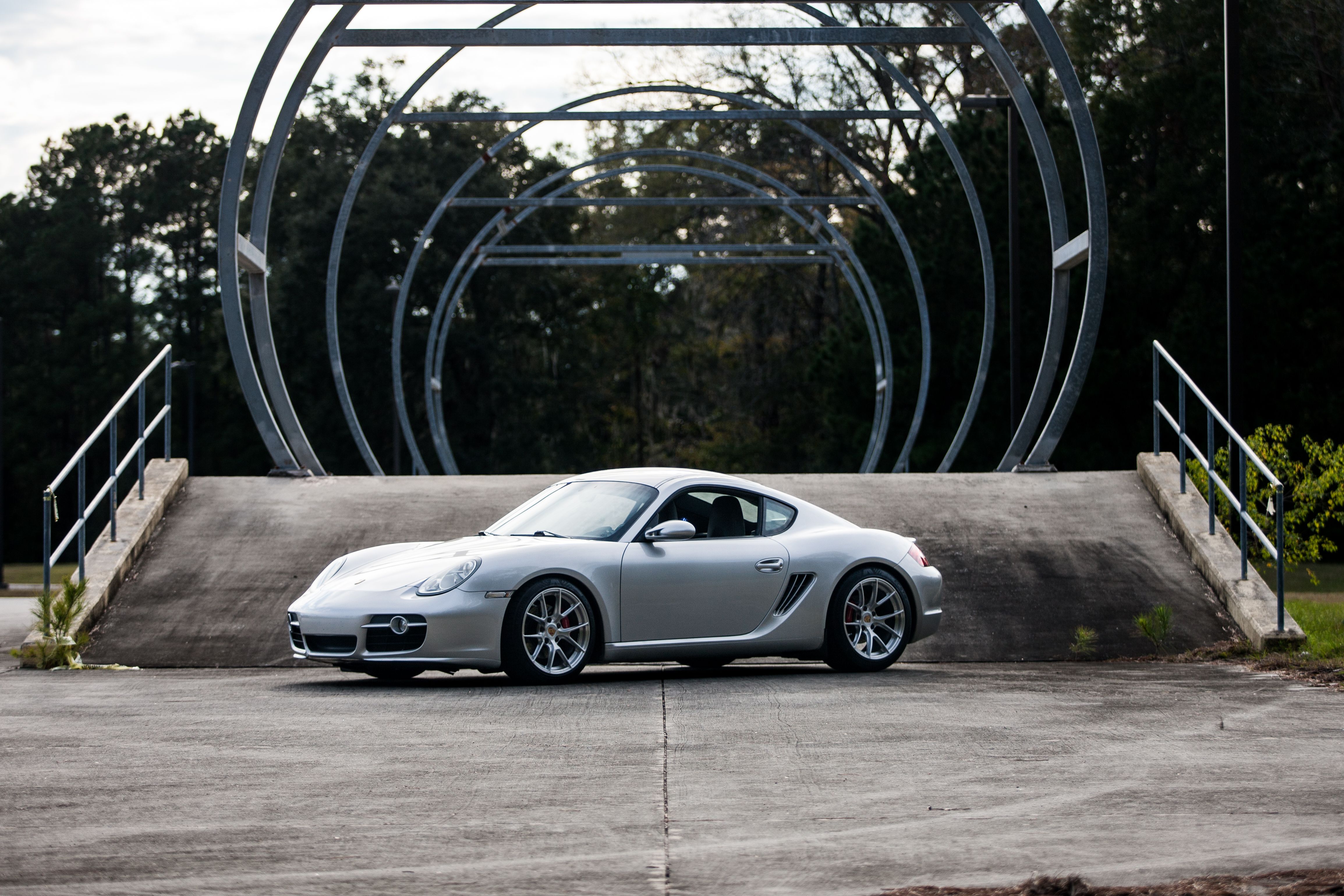 Porsche 987 Cayman S with 18
