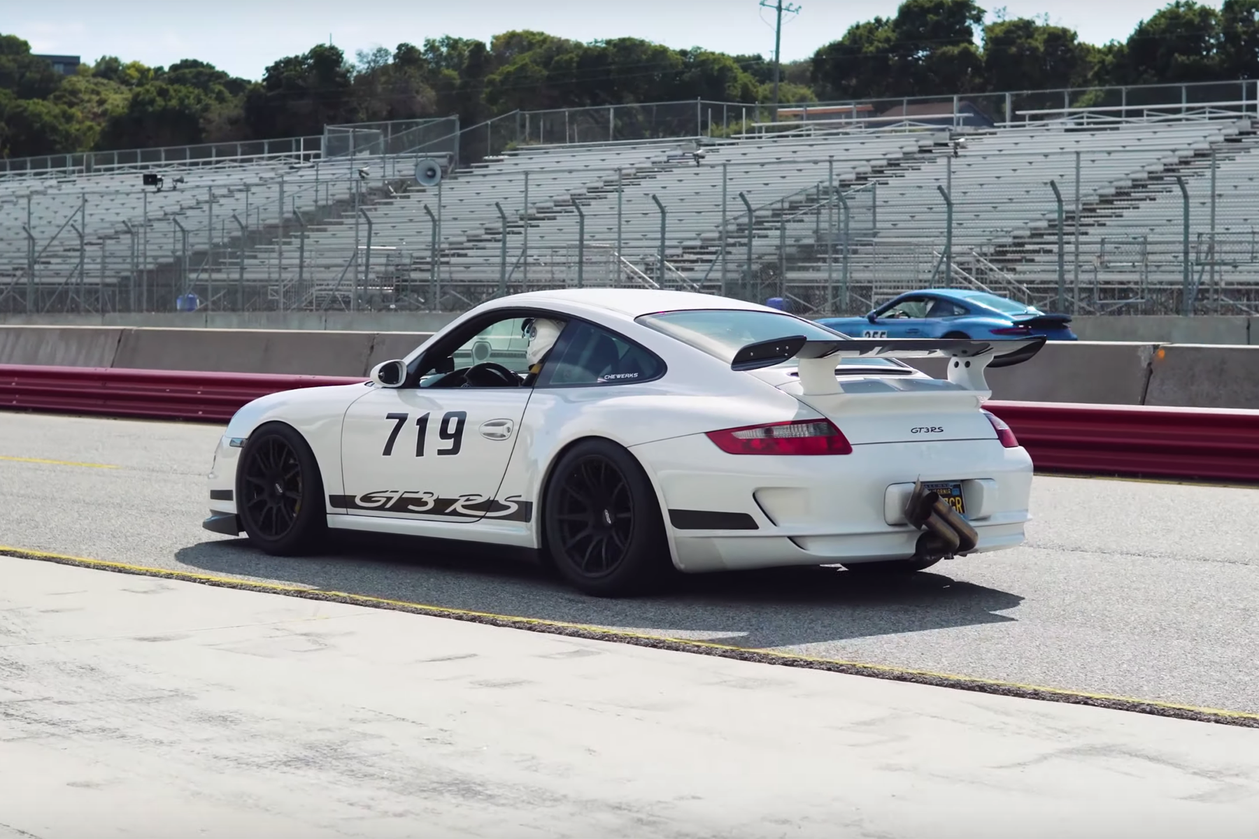 White Porsche 911 997 GT3 RS with 18" SM-10 Apex wheels in Satin Black