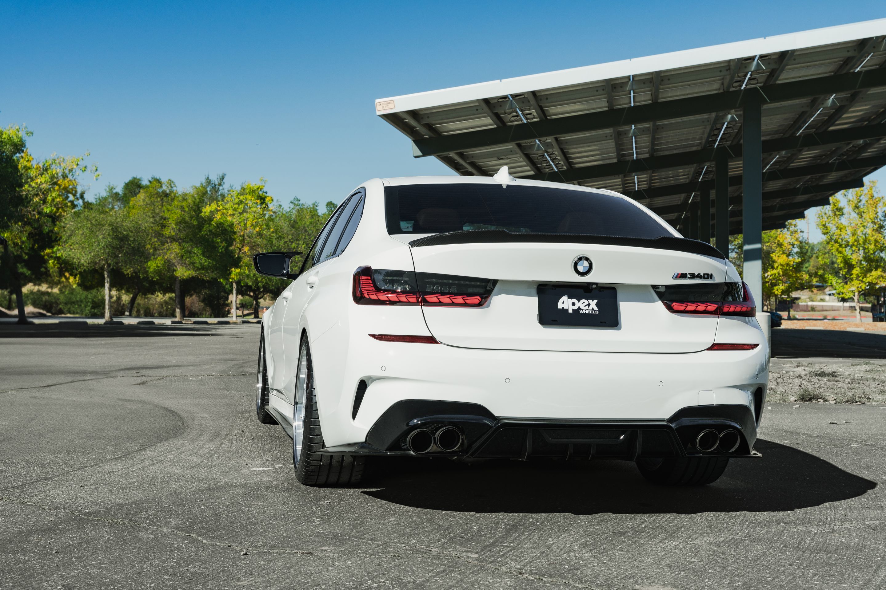 White BMW G20 Sedan 3 Series with 19" ML-7RT Apex wheels in Machined Lip Race Silver