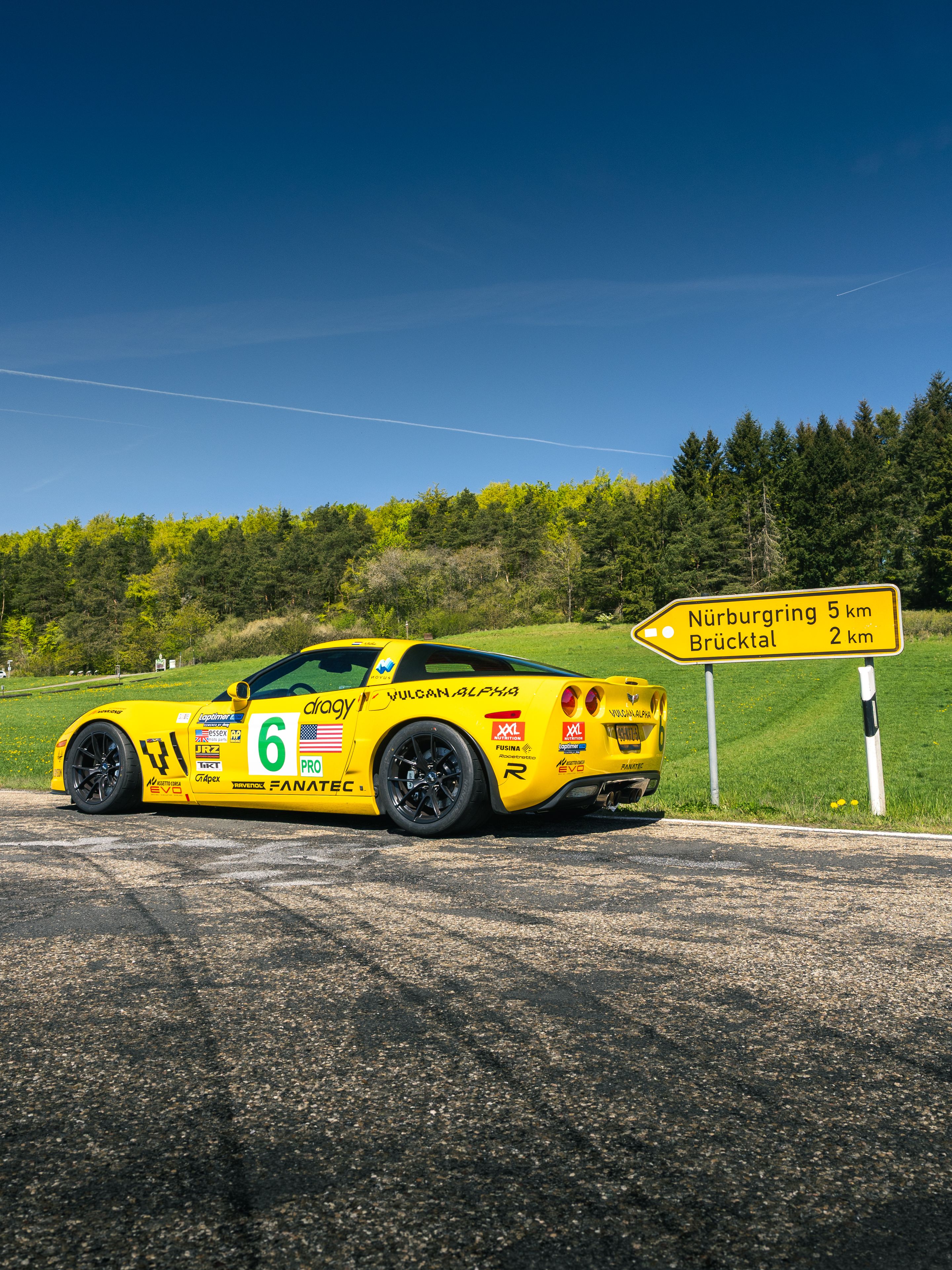 Yellow Chevrolet C6 Corvette Z06 with 18" VS-5RS Apex wheels in Satin Black