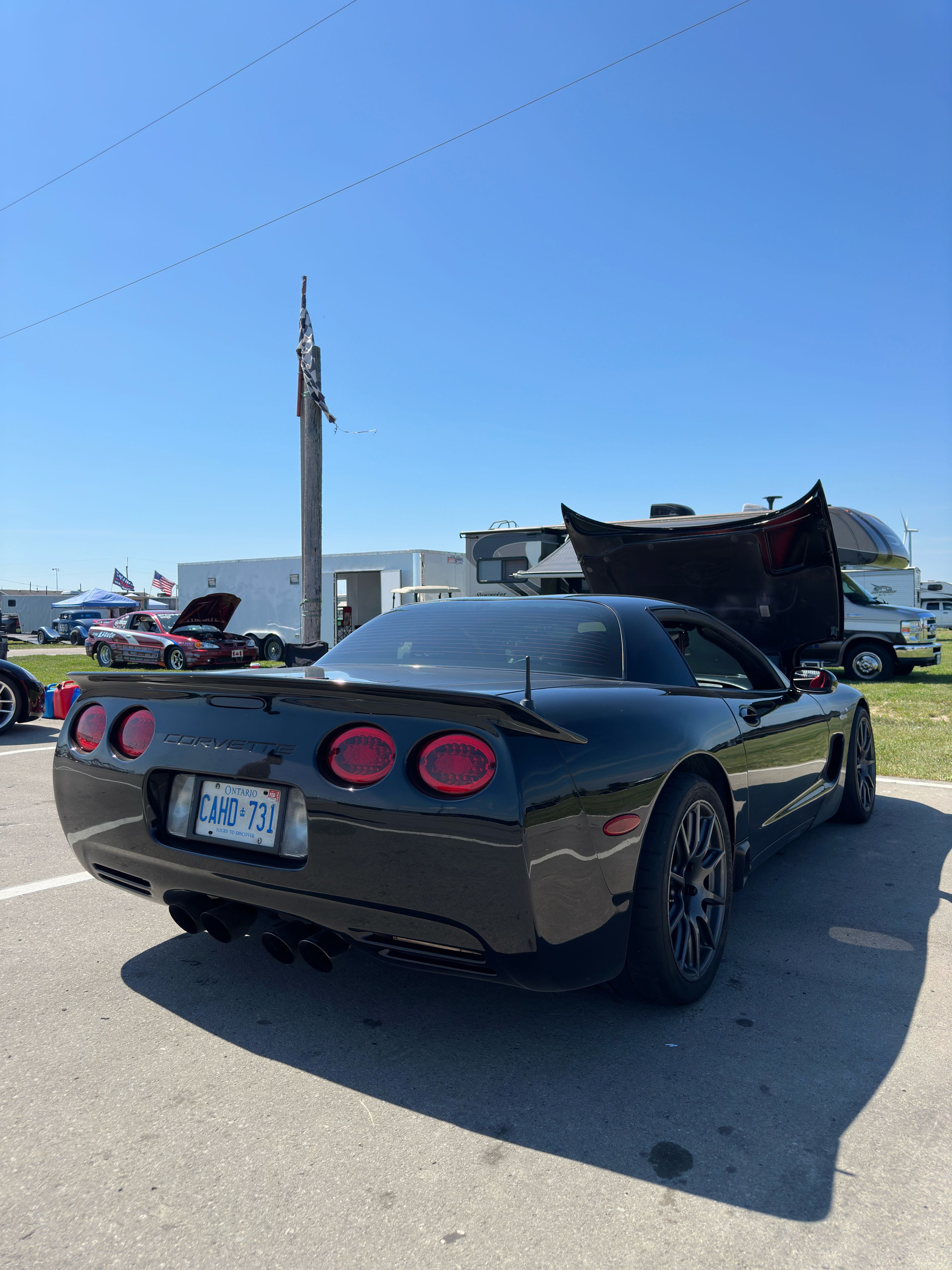 Black Chevrolet C5 Corvette Base/Z51 with 18" SM-10 Apex wheels in Anthracite