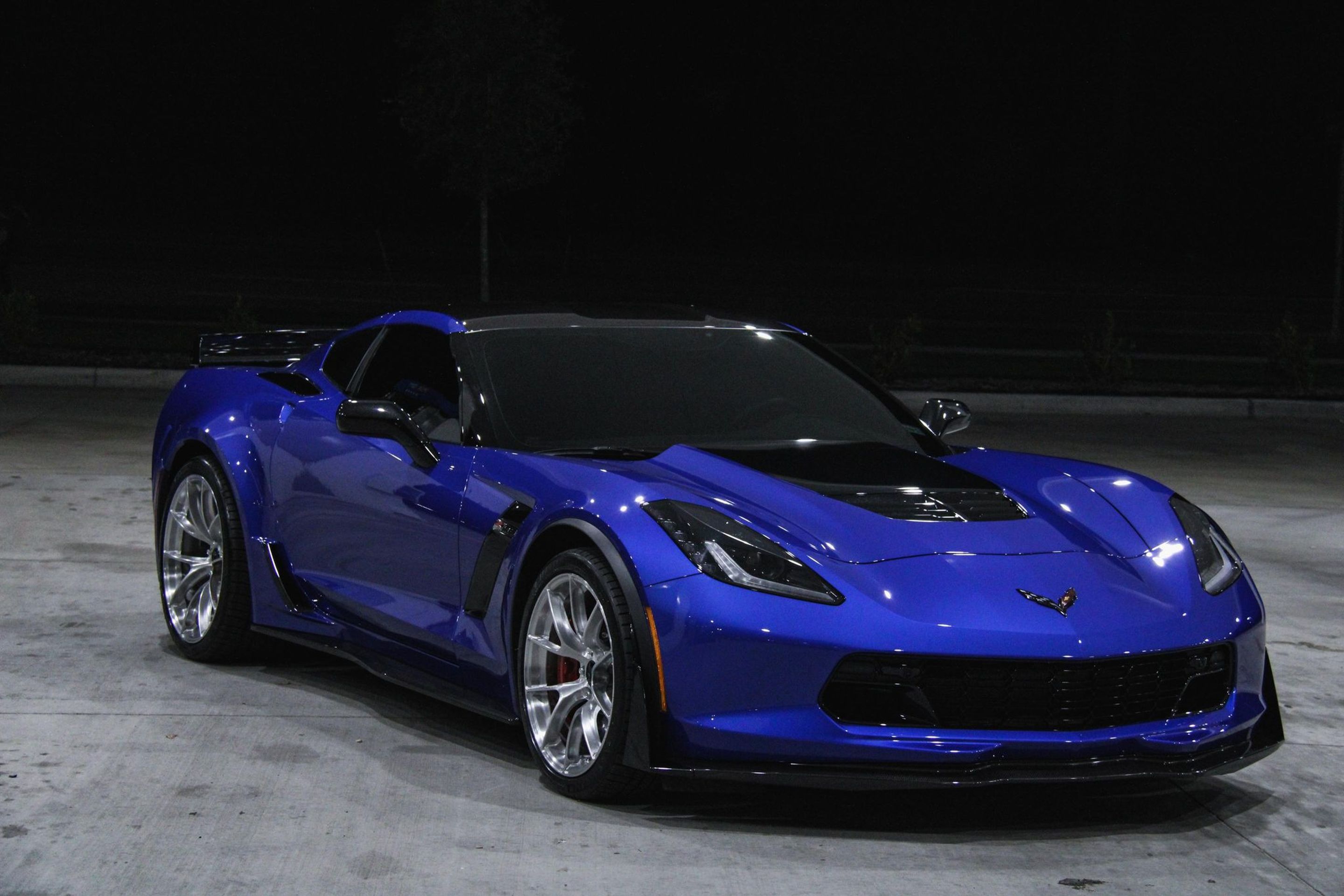 Blue Chevrolet C7 Corvette Z06 with 19"/20" VS-5RS Apex wheels in Brushed Clear