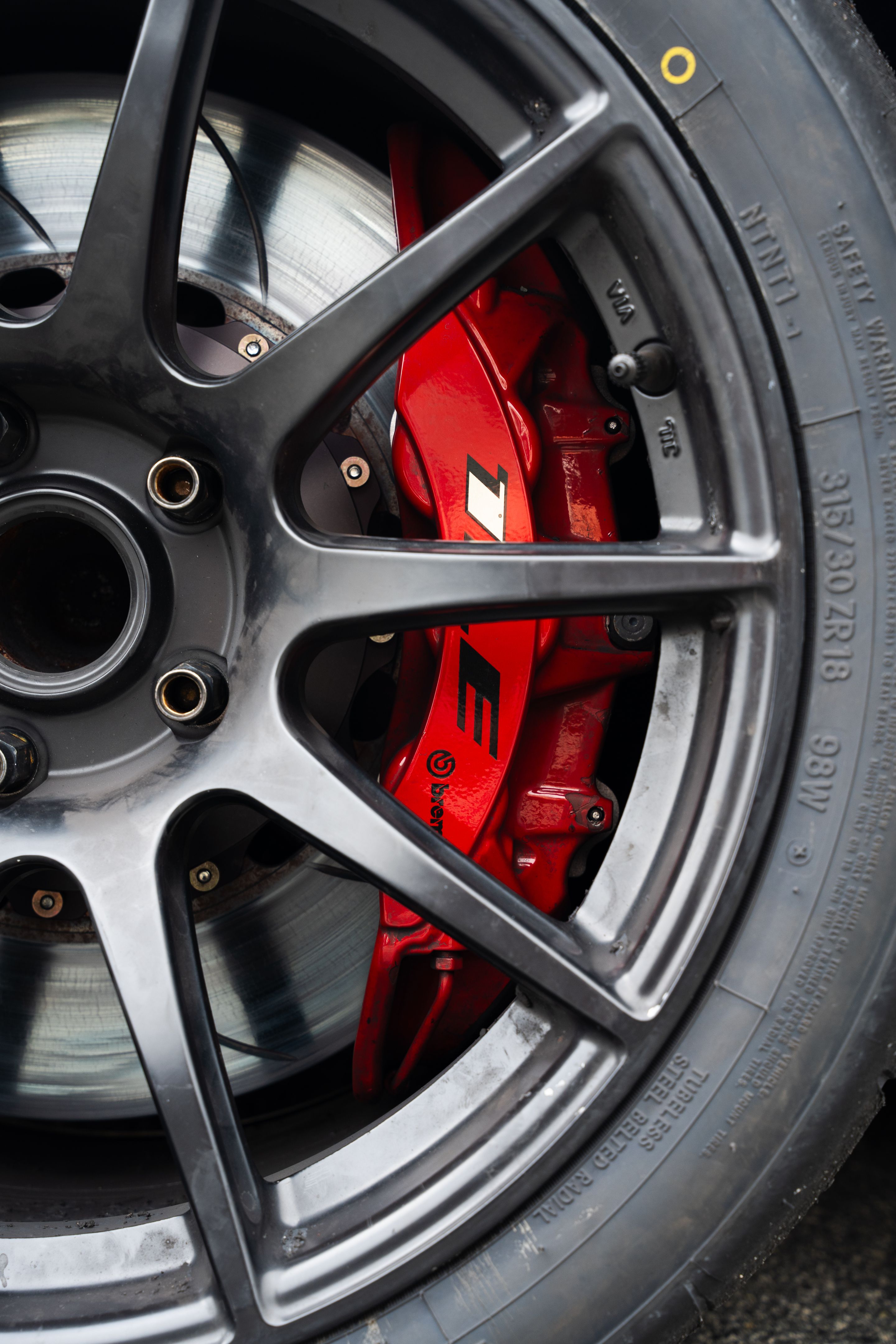 Grey Chevrolet 6th Gen Camaro ZL1 1LE with 18" SM-10 Apex wheels in Anthracite