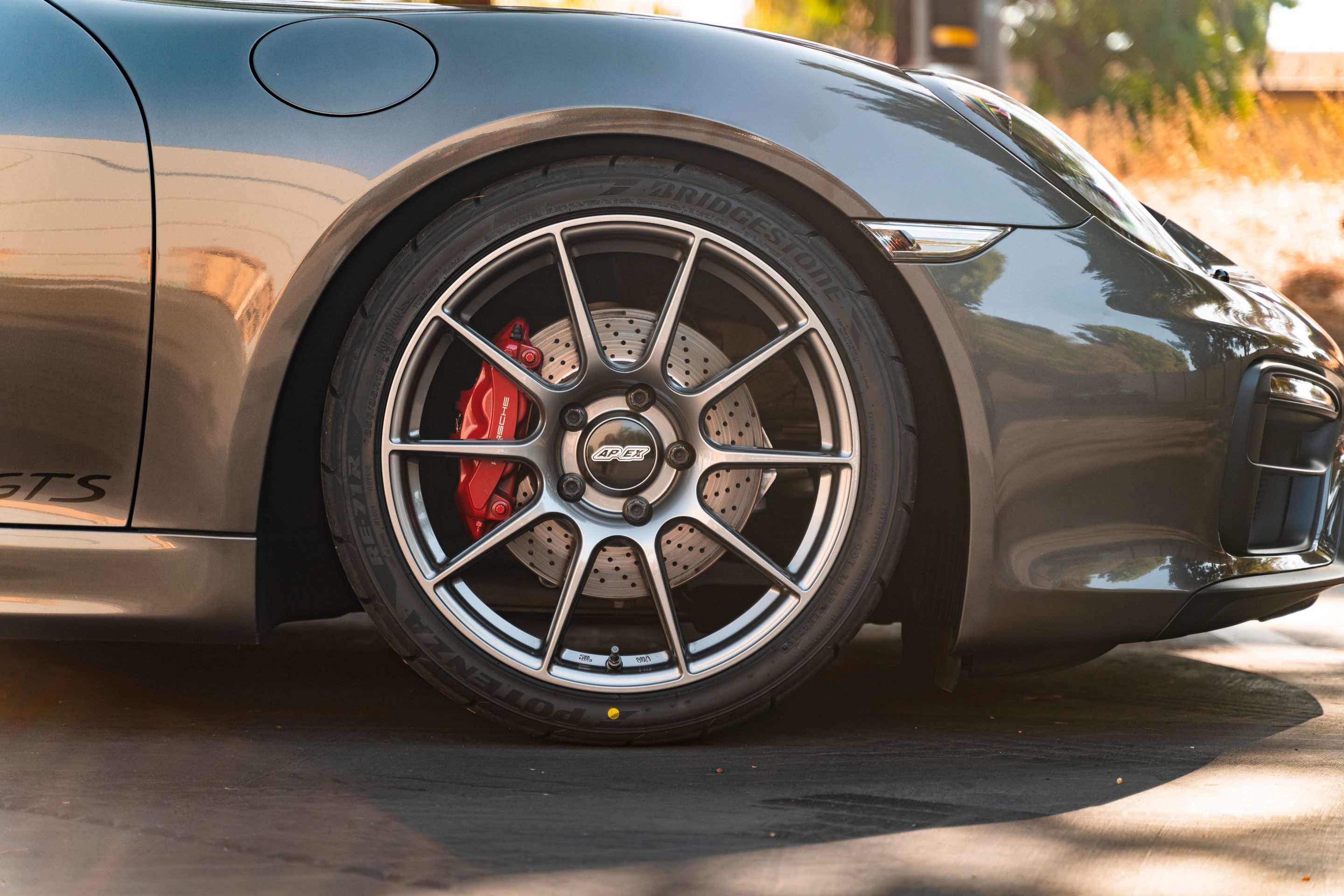 Grey Porsche 981 Cayman GTS with 19" SM-10 Apex wheels in Anthracite