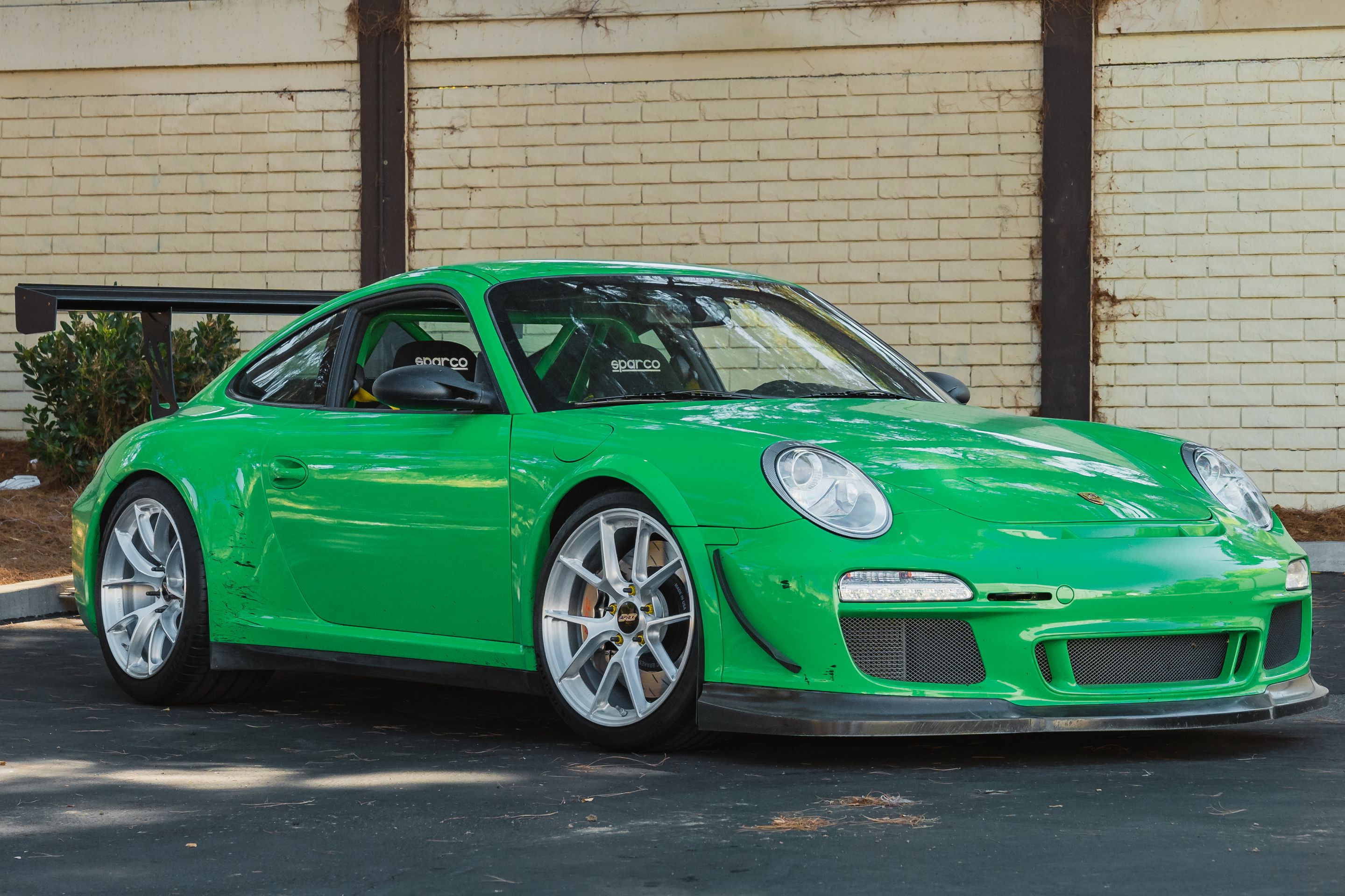 Green Porsche 911 997 GT3 RS with 19" VS-5RS Apex wheels in Brushed Clear