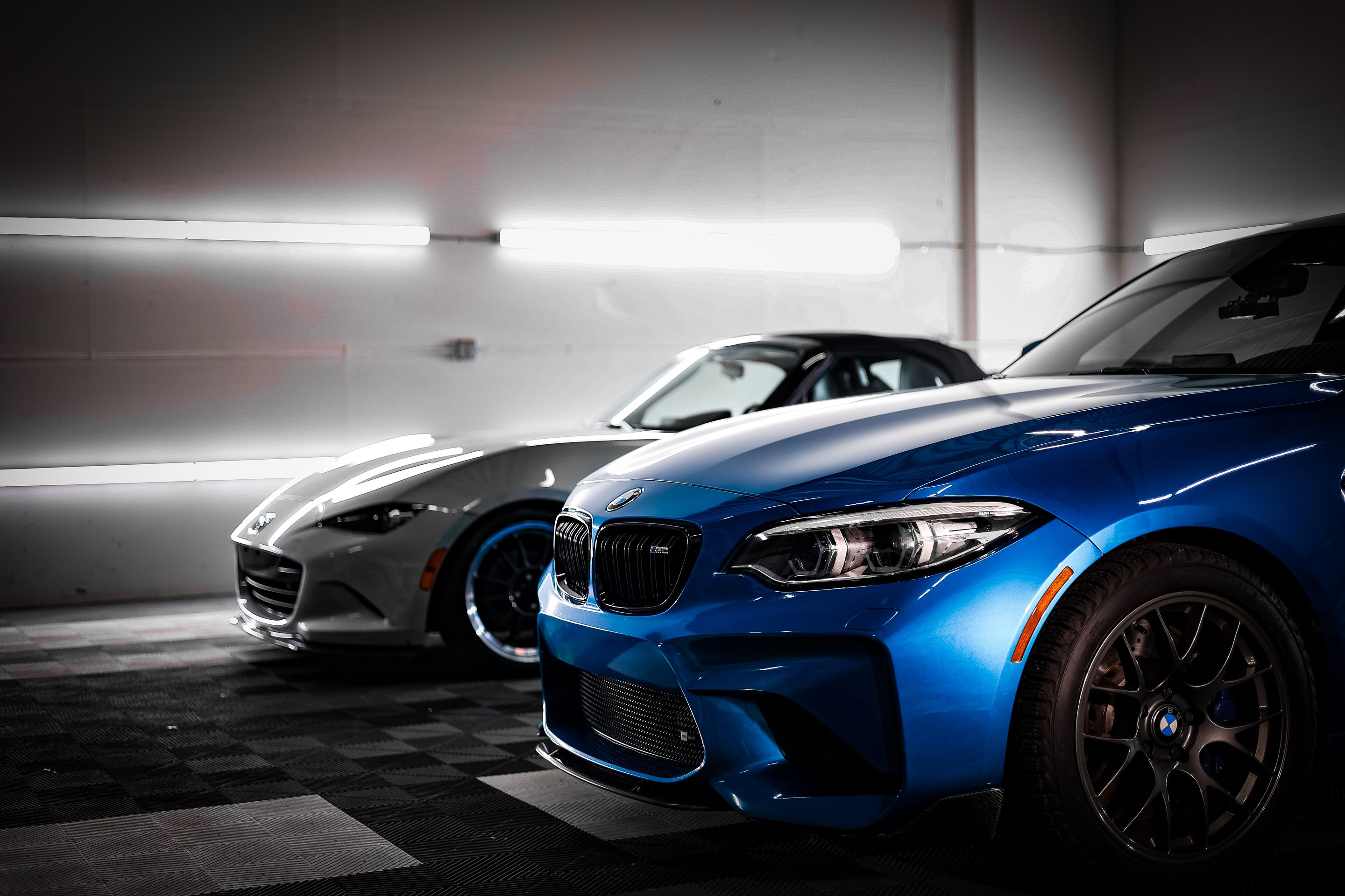 Blue BMW F87 M2 with 18" EC-7 Apex wheels in Anthracite