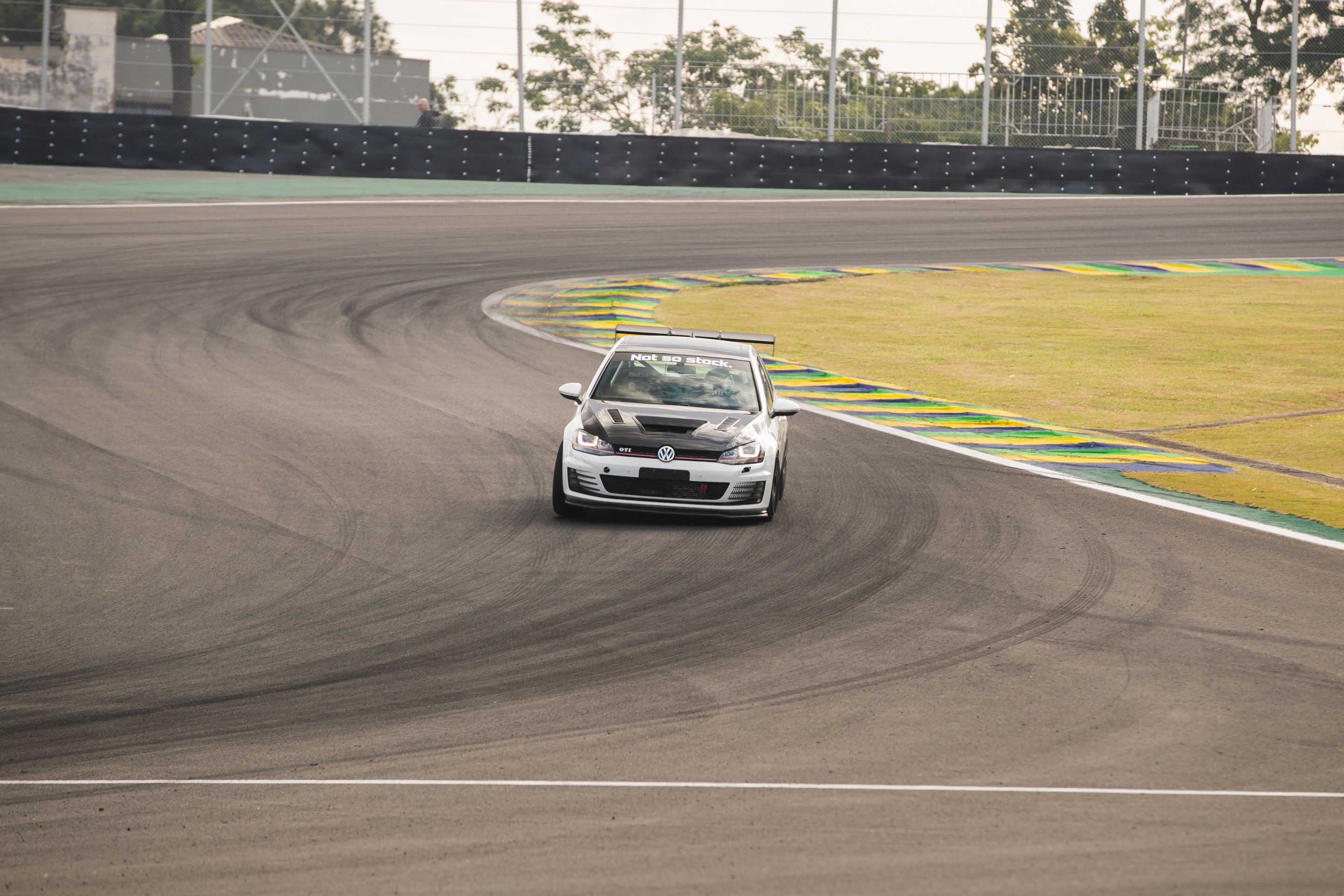 White VW MK7 GTI with 18" SM-10 Apex wheels in Anthracite