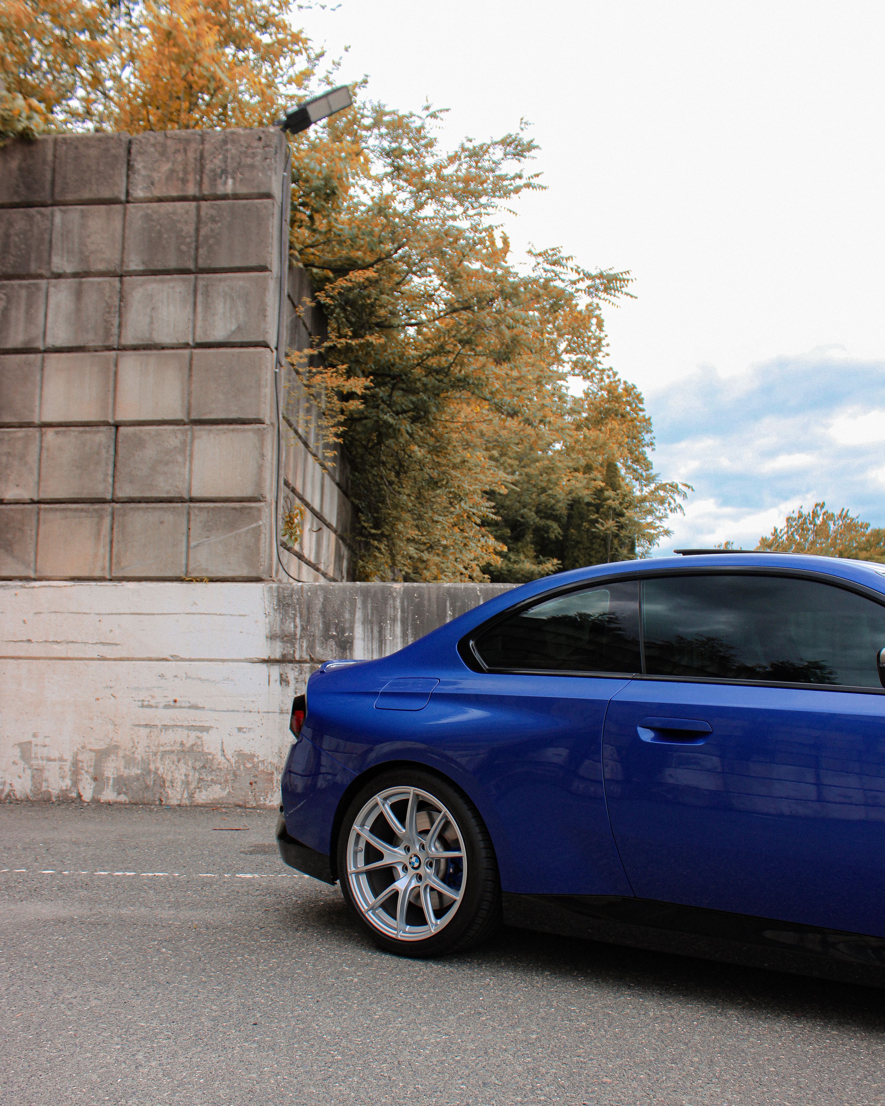 Blue BMW G42 2 Series with 19" VS-5 Apex wheels in Race Silver