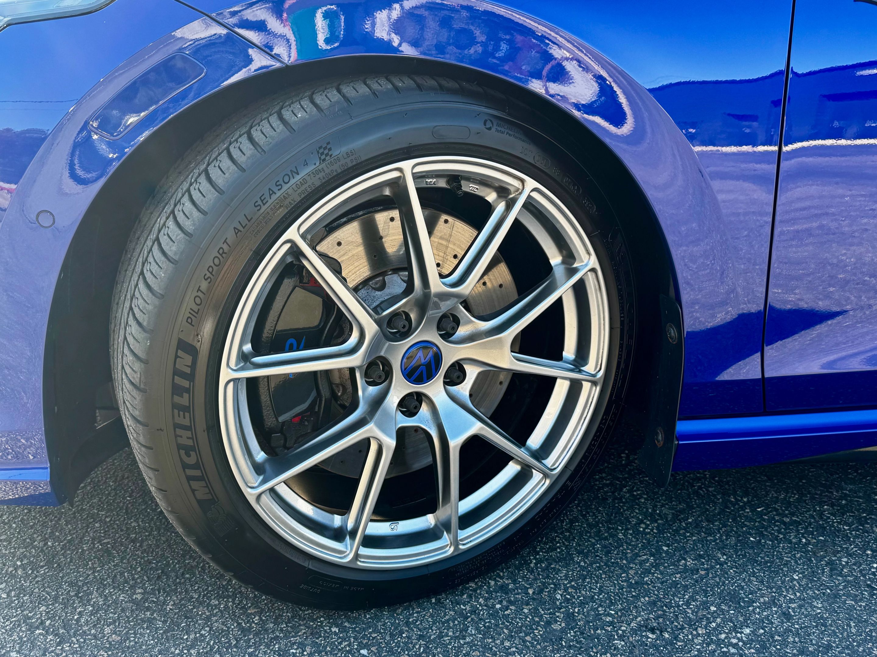 Blue VW MK8 Golf R with 18" VS-5 Apex wheels in Hyper Black