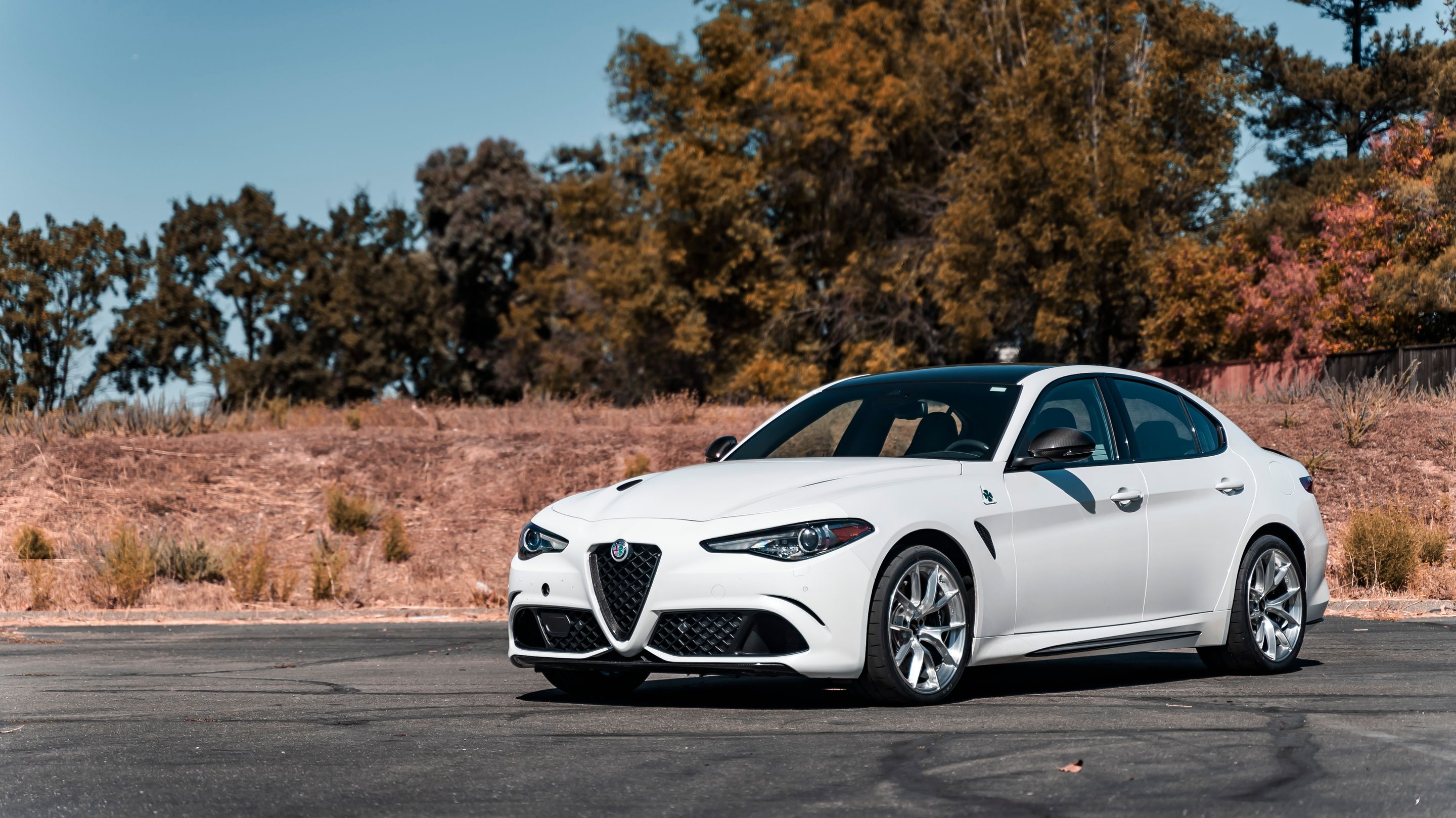 White Alfa Romeo Giulia Quadrifoglio with 19" VS-5RS Apex wheels in Brushed Clear