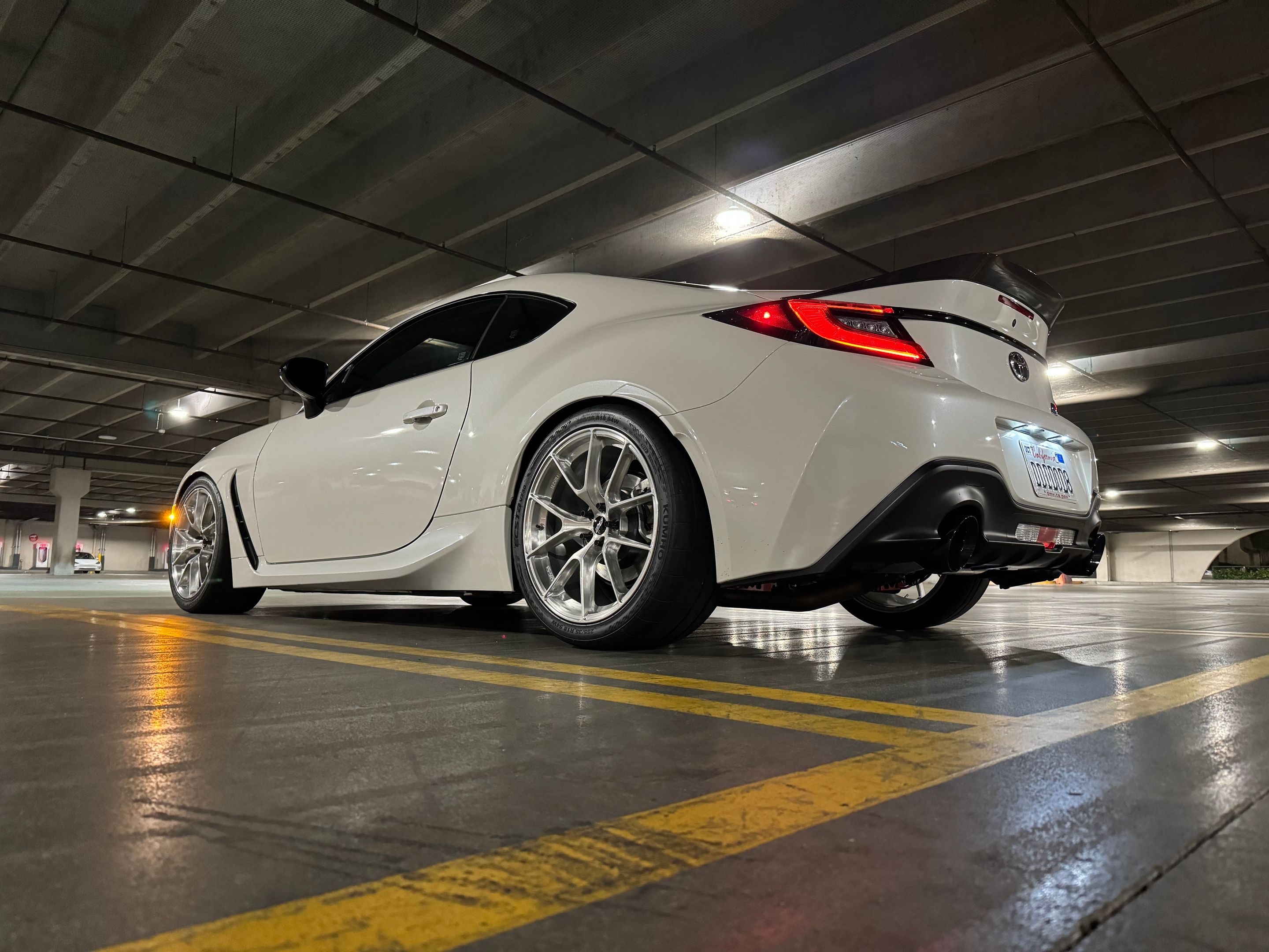 White Toyota GR86 with 18" VS-5RS Apex wheels in Brushed Clear
