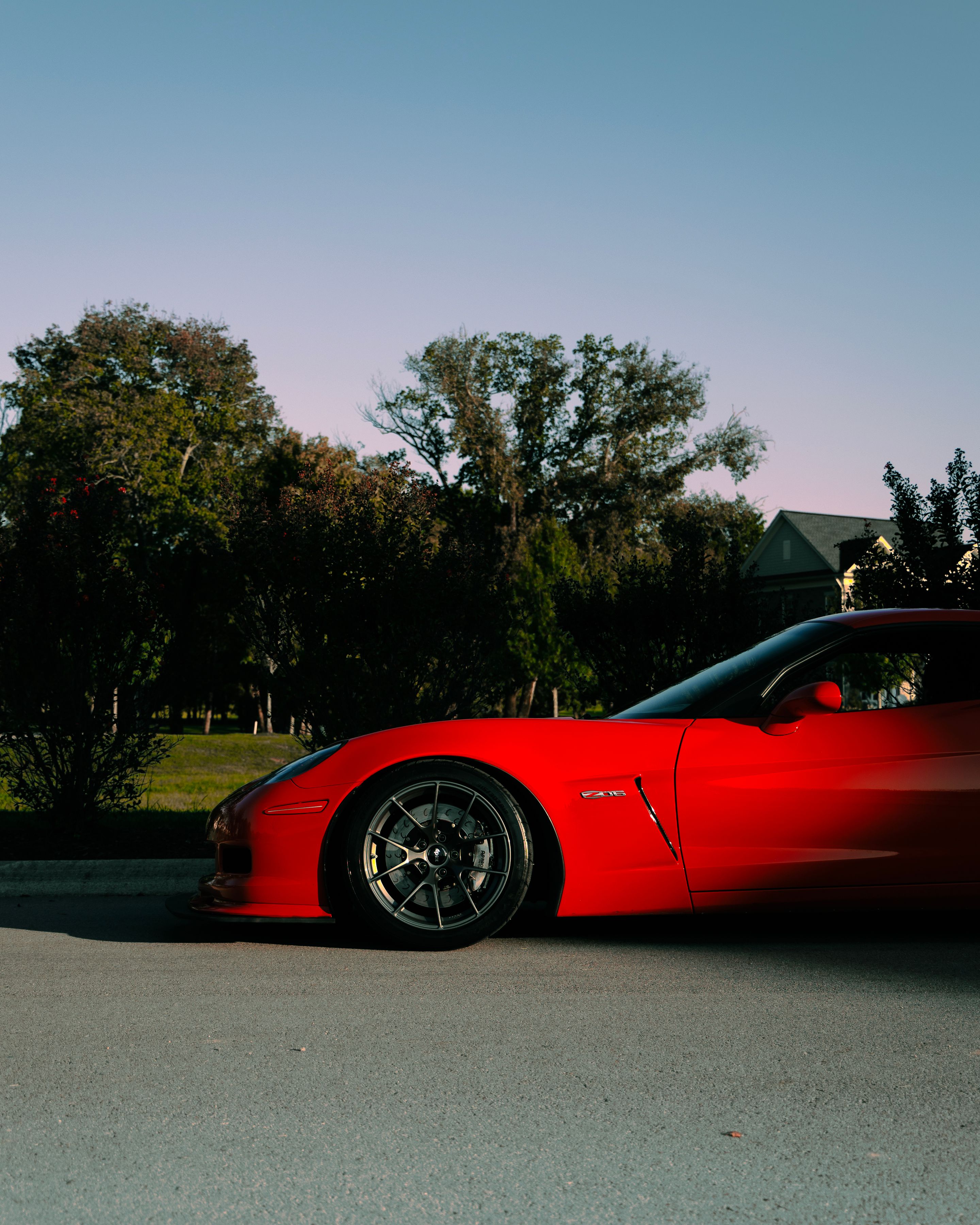 Red Chevrolet C6 Corvette Z06 with 18" VS-5RS Apex wheels in Anthracite