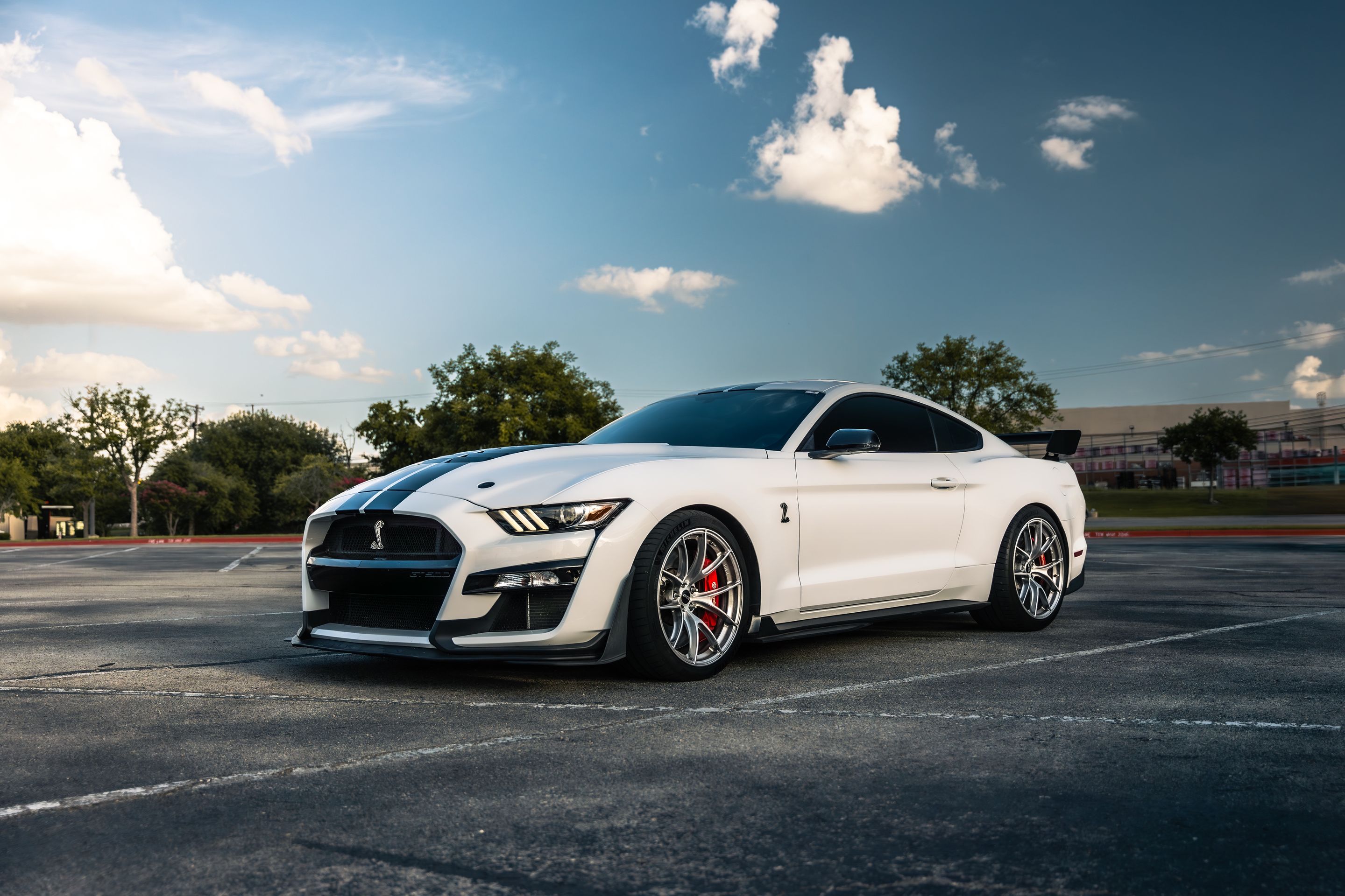 White Ford S550 Mustang GT500 with 20" VS-5RS Apex wheels in Brushed Clear