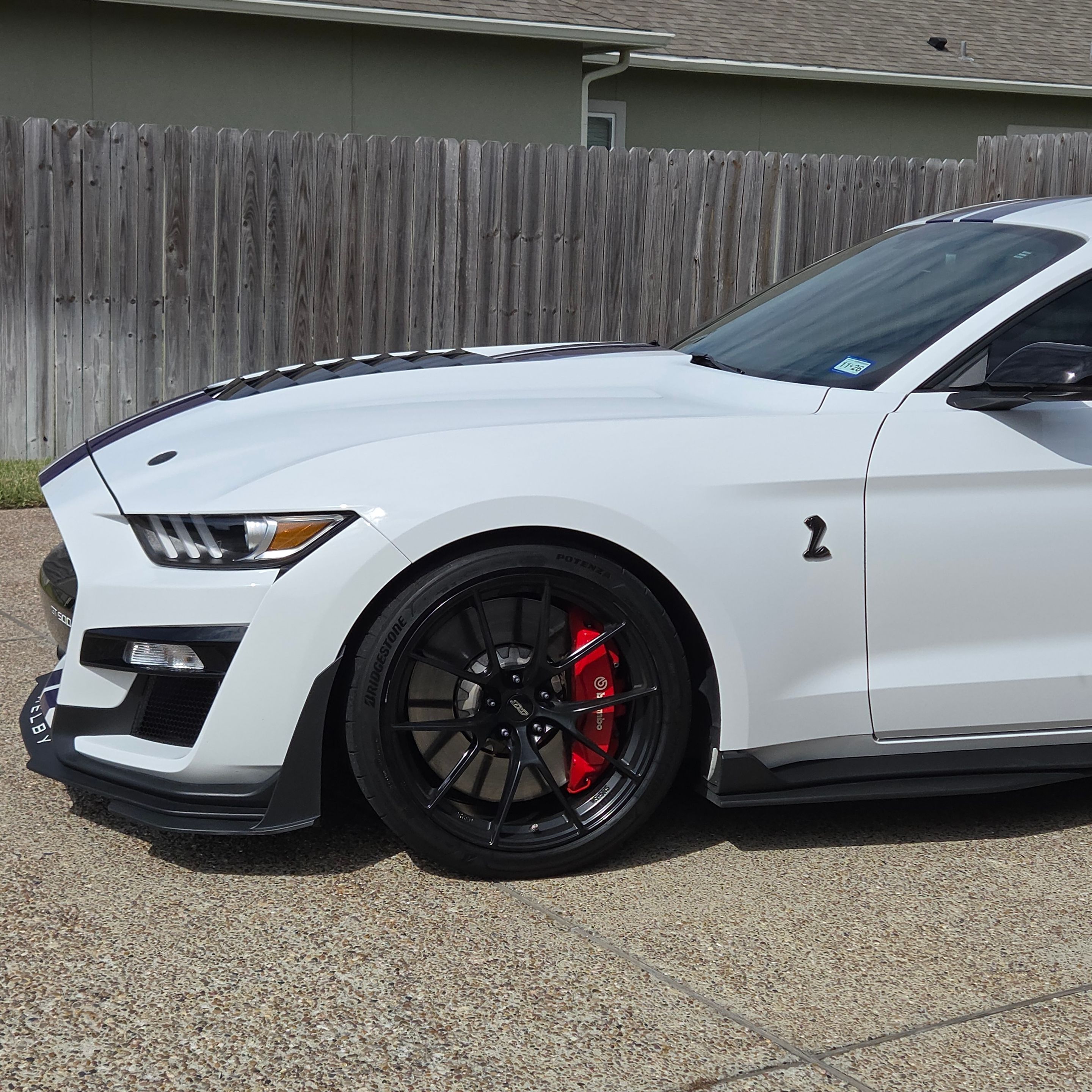 White Ford S550 Mustang GT350 with 20" VS-5RS Apex wheels in Anthracite