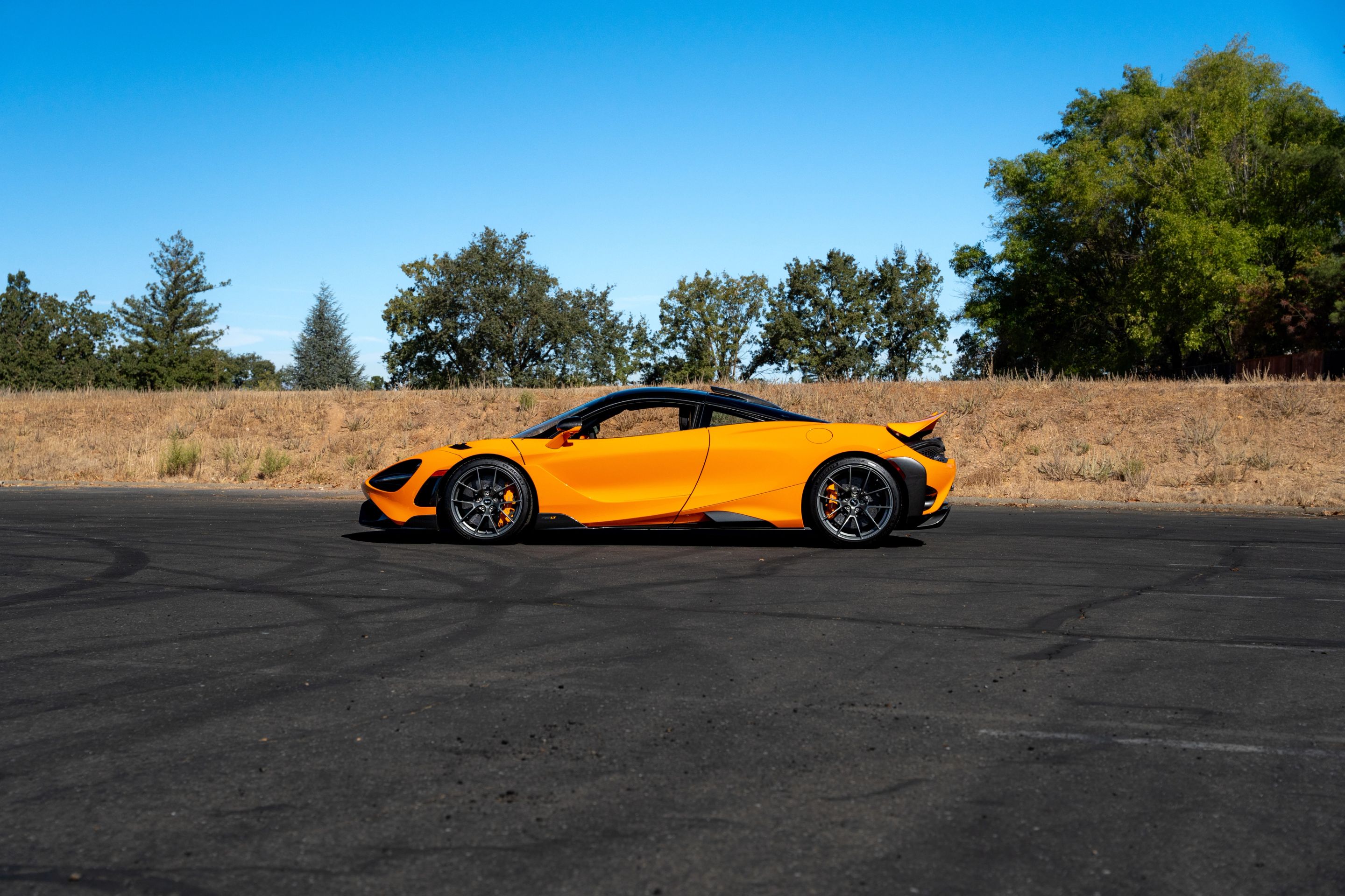 Orange McLaren 765LT with 19"/20" VS-5RS Apex wheels in Anthracite