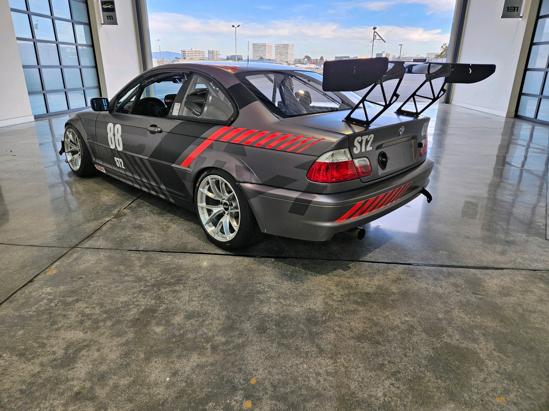 Multicolor BMW E46 3 Series with 18" VS-5RS Apex wheels in Brushed Clear