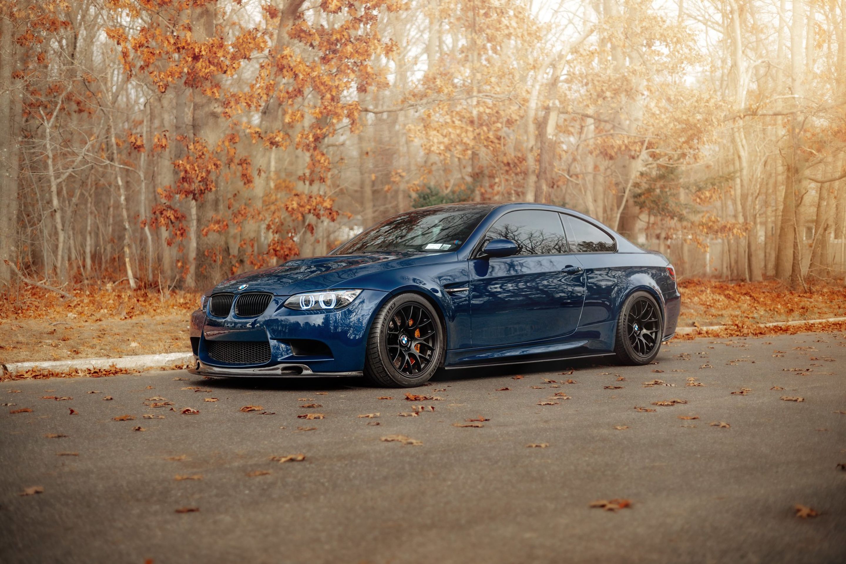 Blue BMW E92 Coupe M3 with 18" EC-7 Apex wheels in Satin Black