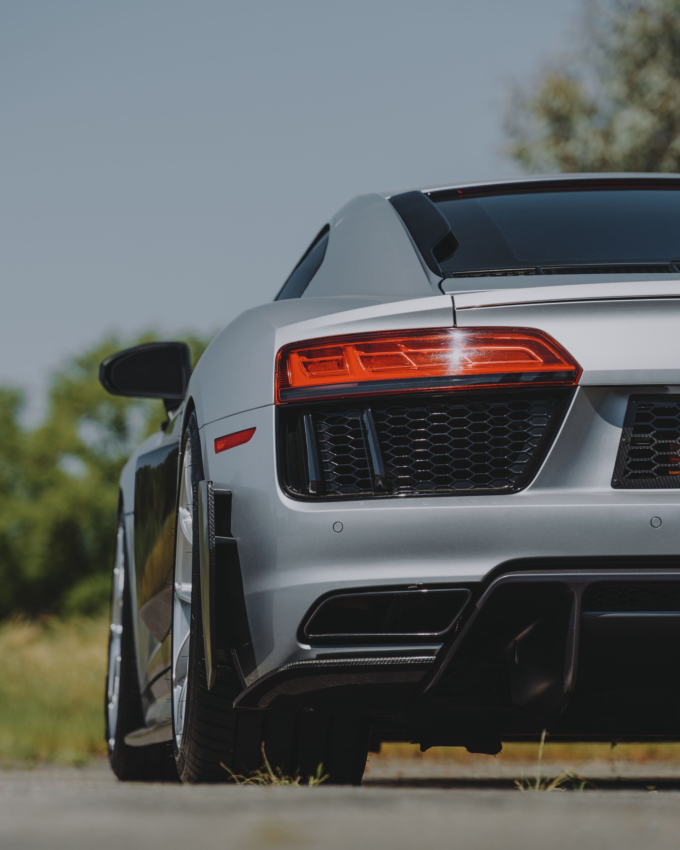 Silver Audi Gen 2 R8 with 19"/20" VS-5RS Apex wheels in Brushed Clear