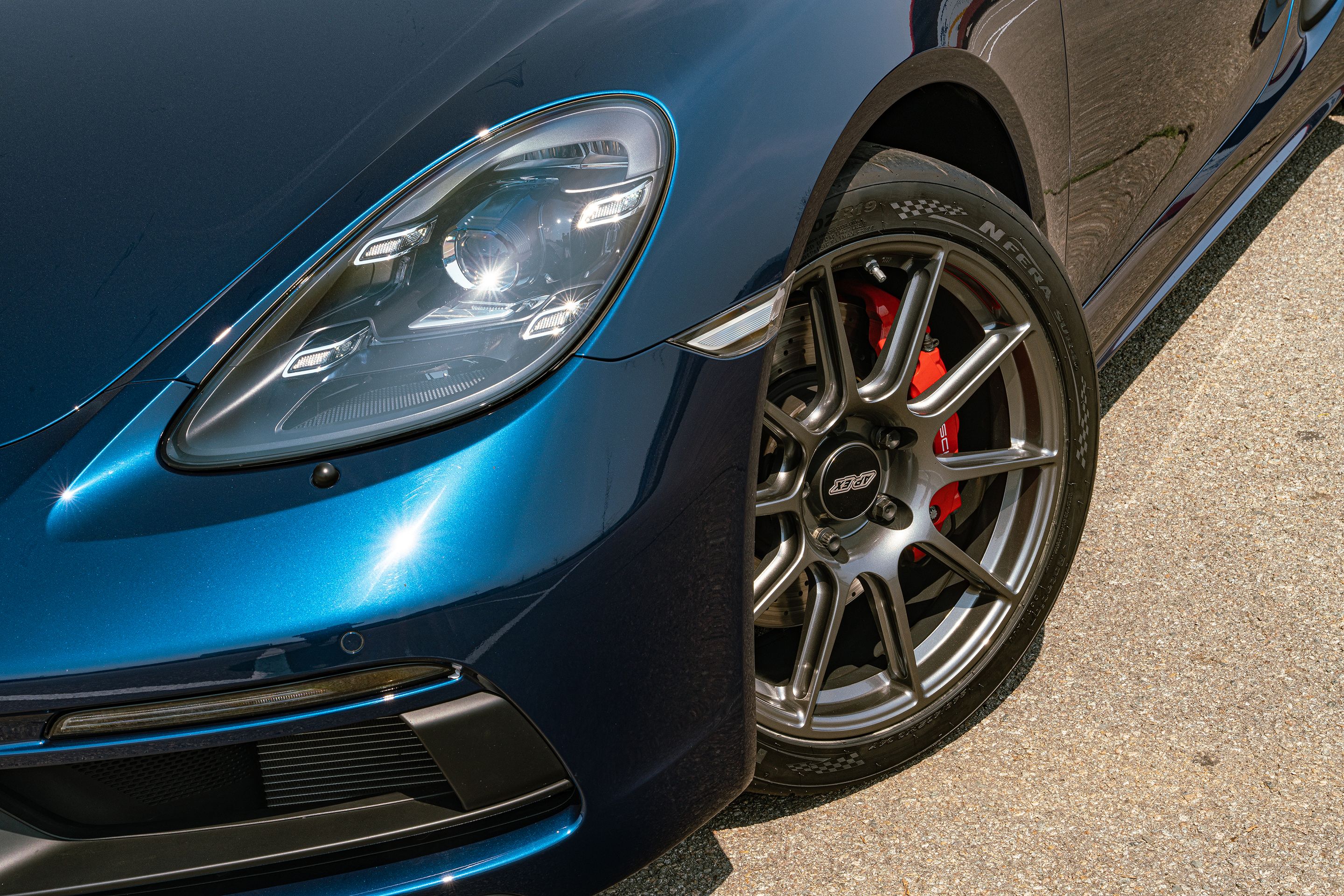 Blue Porsche 718 Cayman GTS 4.0L with 19" SM-10 Apex wheels in Anthracite