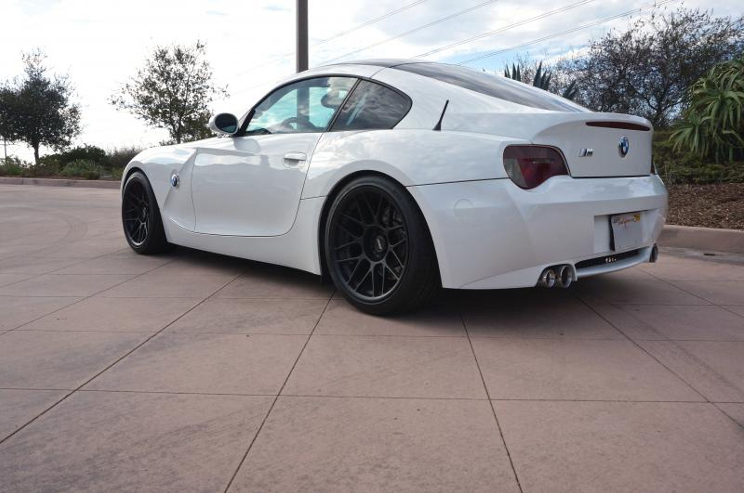 White BMW E86 Coupe Z4 M with 18" ARC-8 Apex wheels in Satin Black