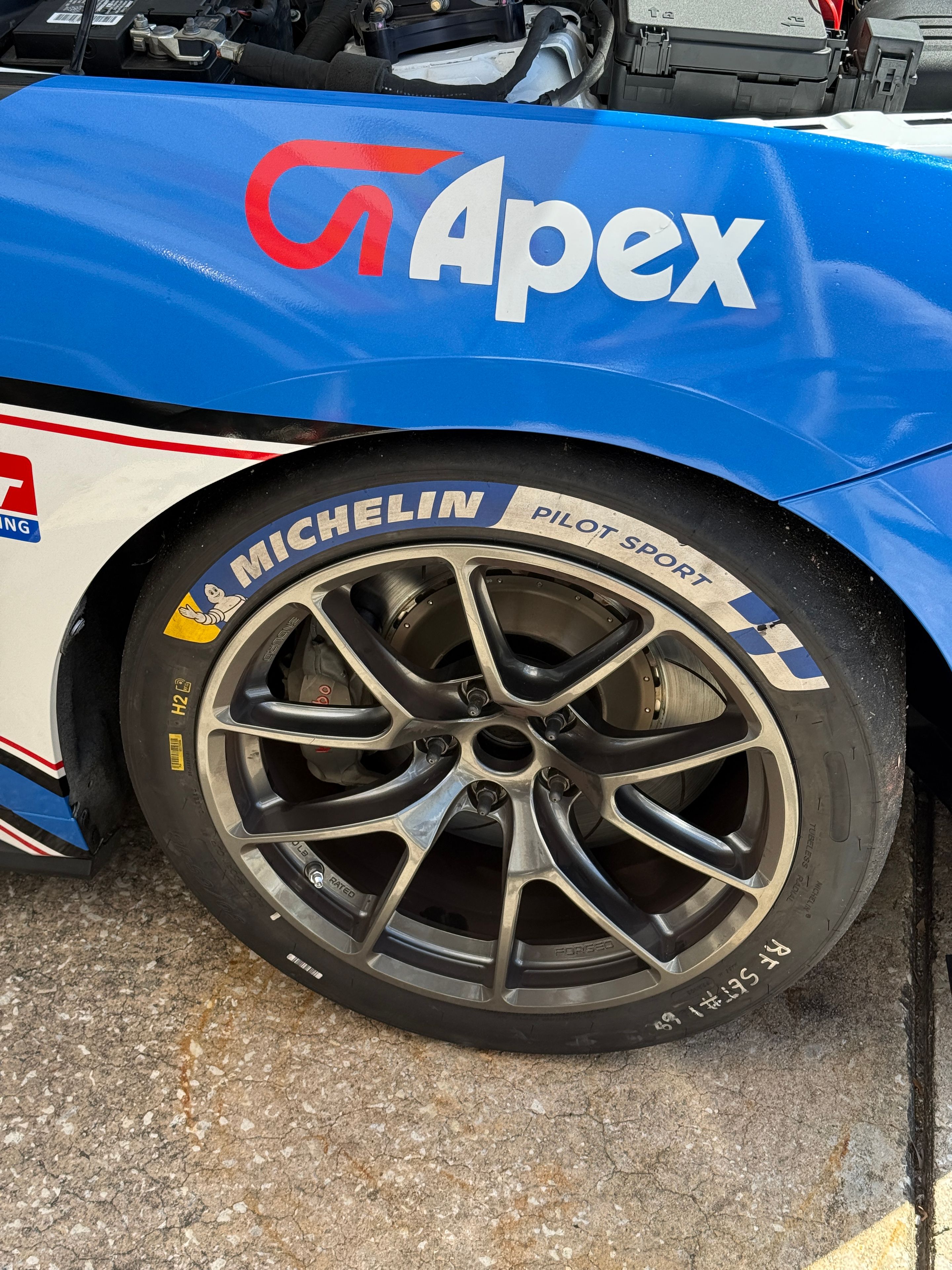 Multicolor Ford Performance Mustang Dark Horse R with 18" VS-5RE Apex wheels in Anthracite