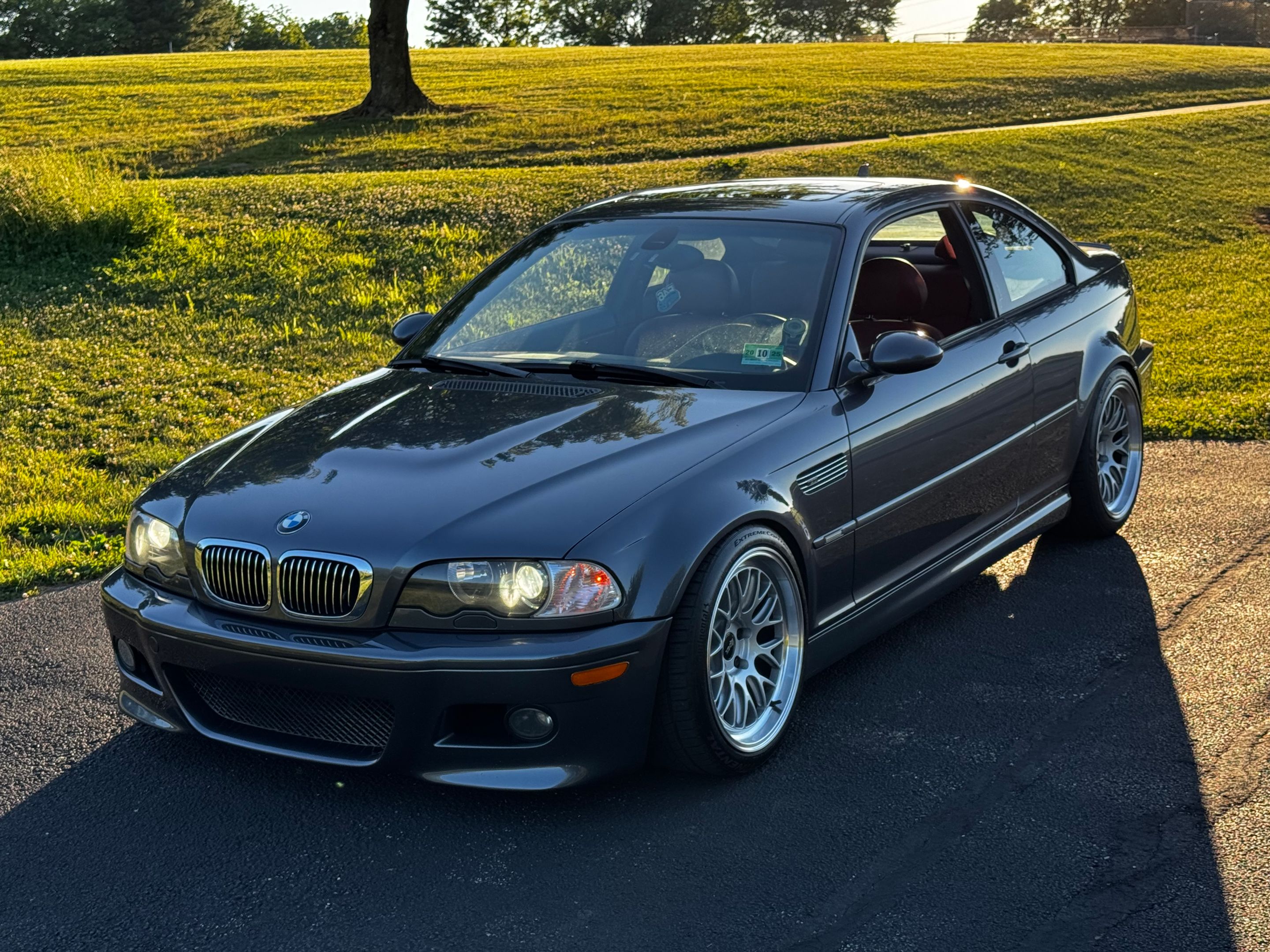 Grey BMW E46 M3 with 18" ML-10RT Apex wheels in Machined Lip Race Silver