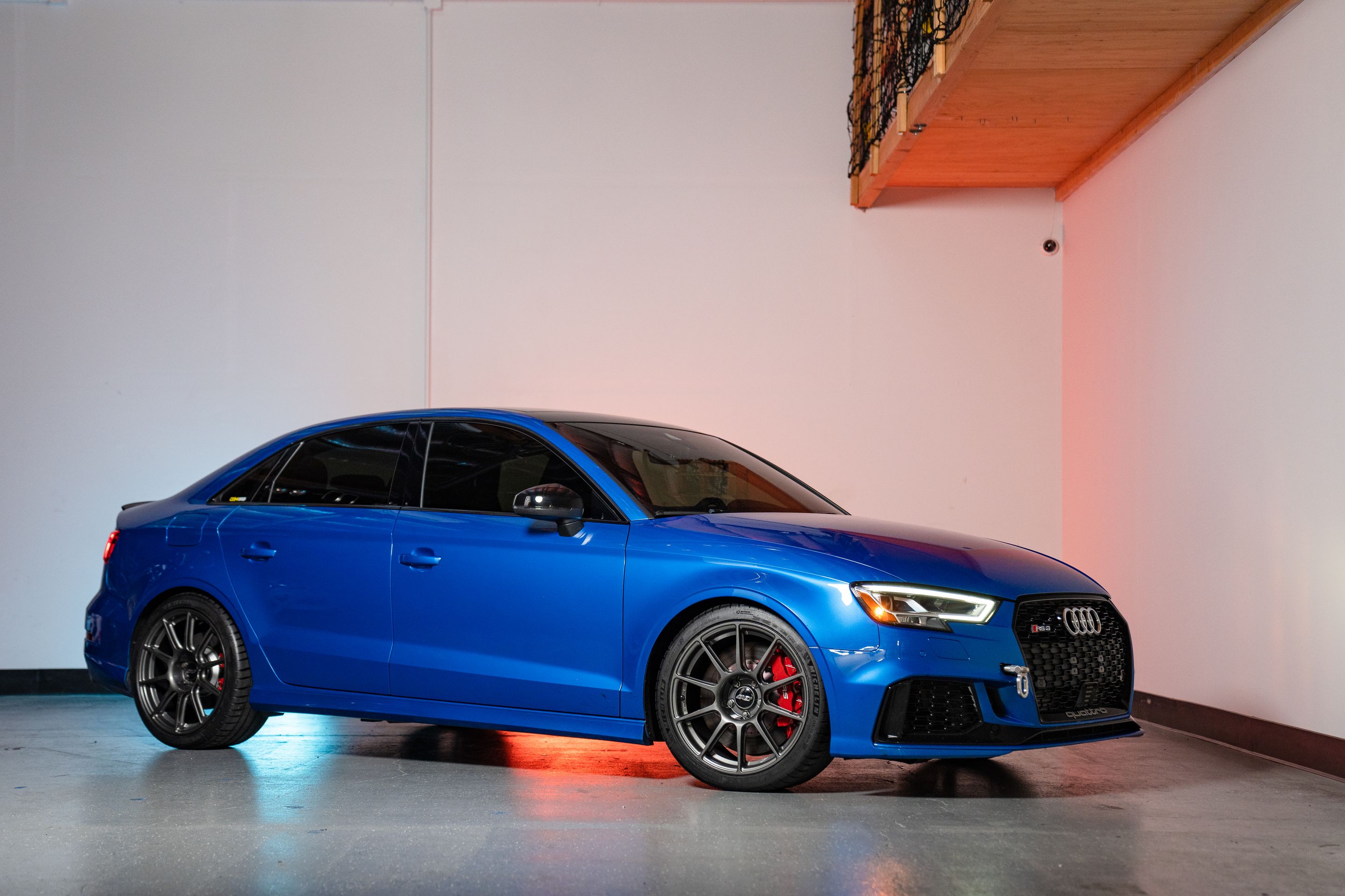 Blue Audi 8V RS 3 with 18" SM-10 Apex wheels in Anthracite
