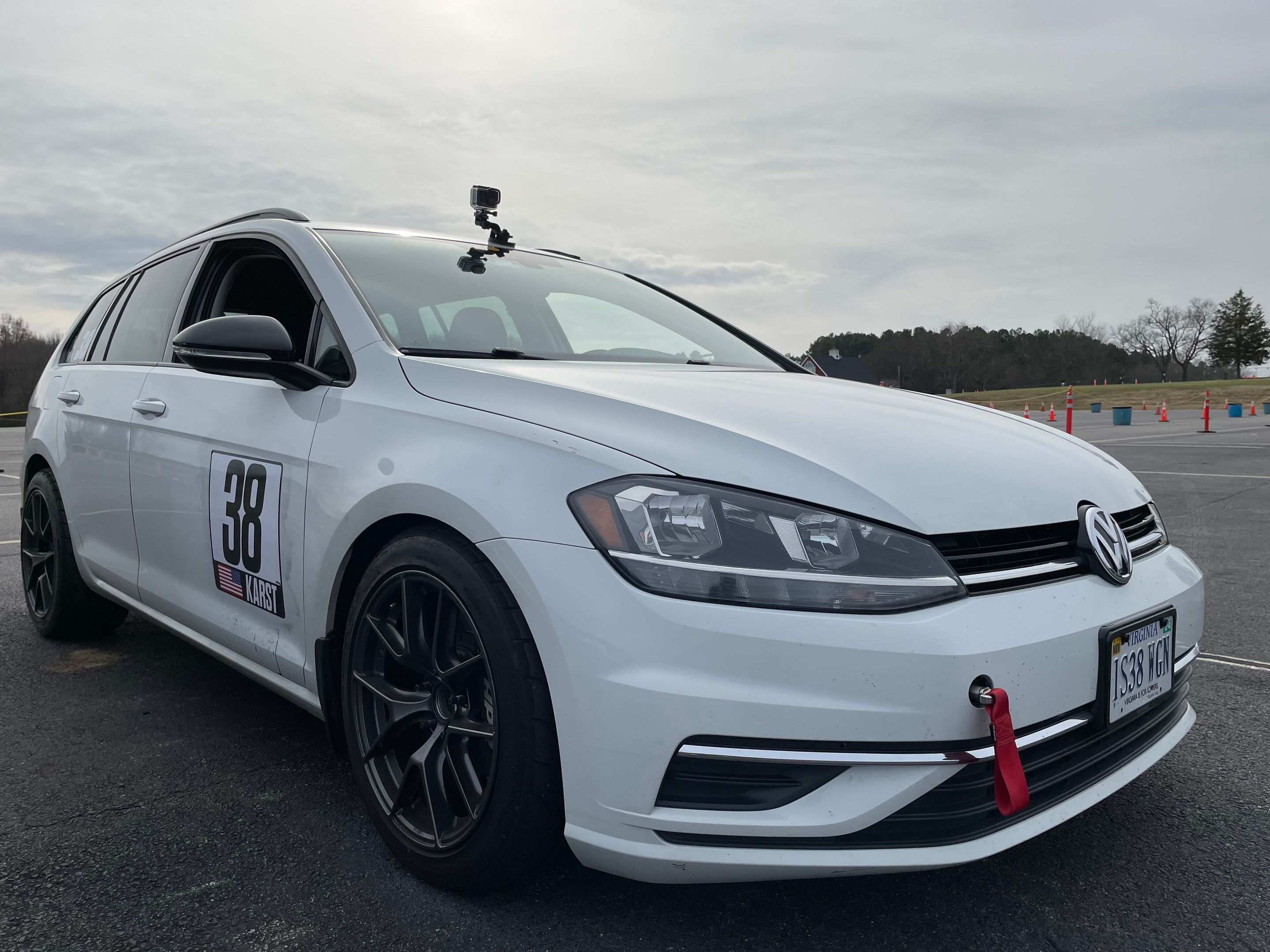 White VW MK7 Alltrack/SportWagen Golf SportWagen with 17" VS-5RS Apex wheels in Anthracite