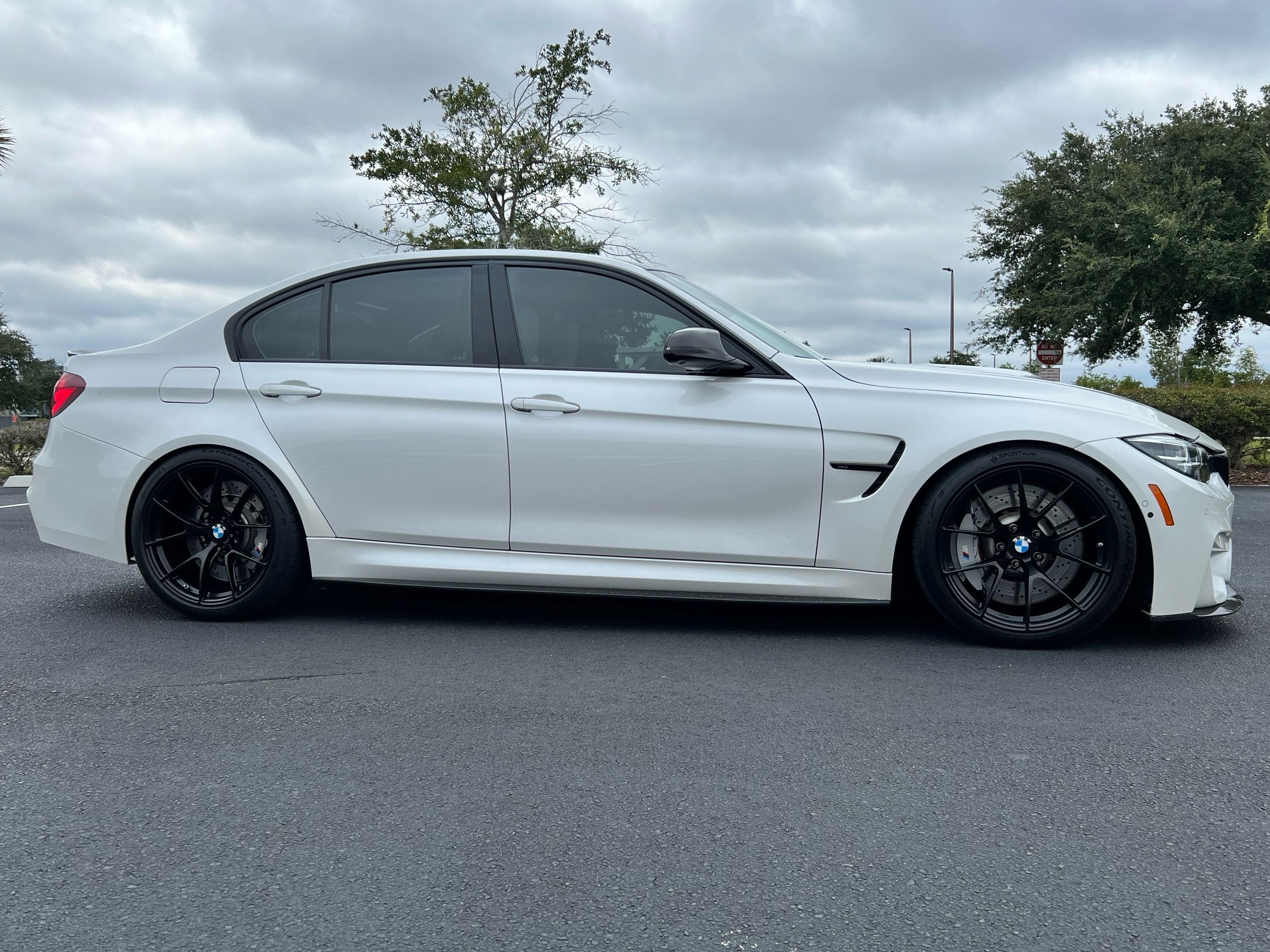 White BMW F80 M3 with 19" VS-5RS Apex wheels in Satin Black