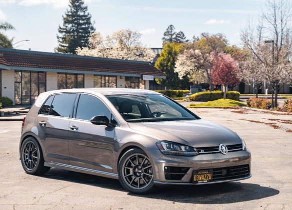 VW MK7 Golf R with 17" SM-10 in Anthracite