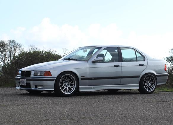 BMW E36 M3 with 17" ARC-8 in Hyper Silver