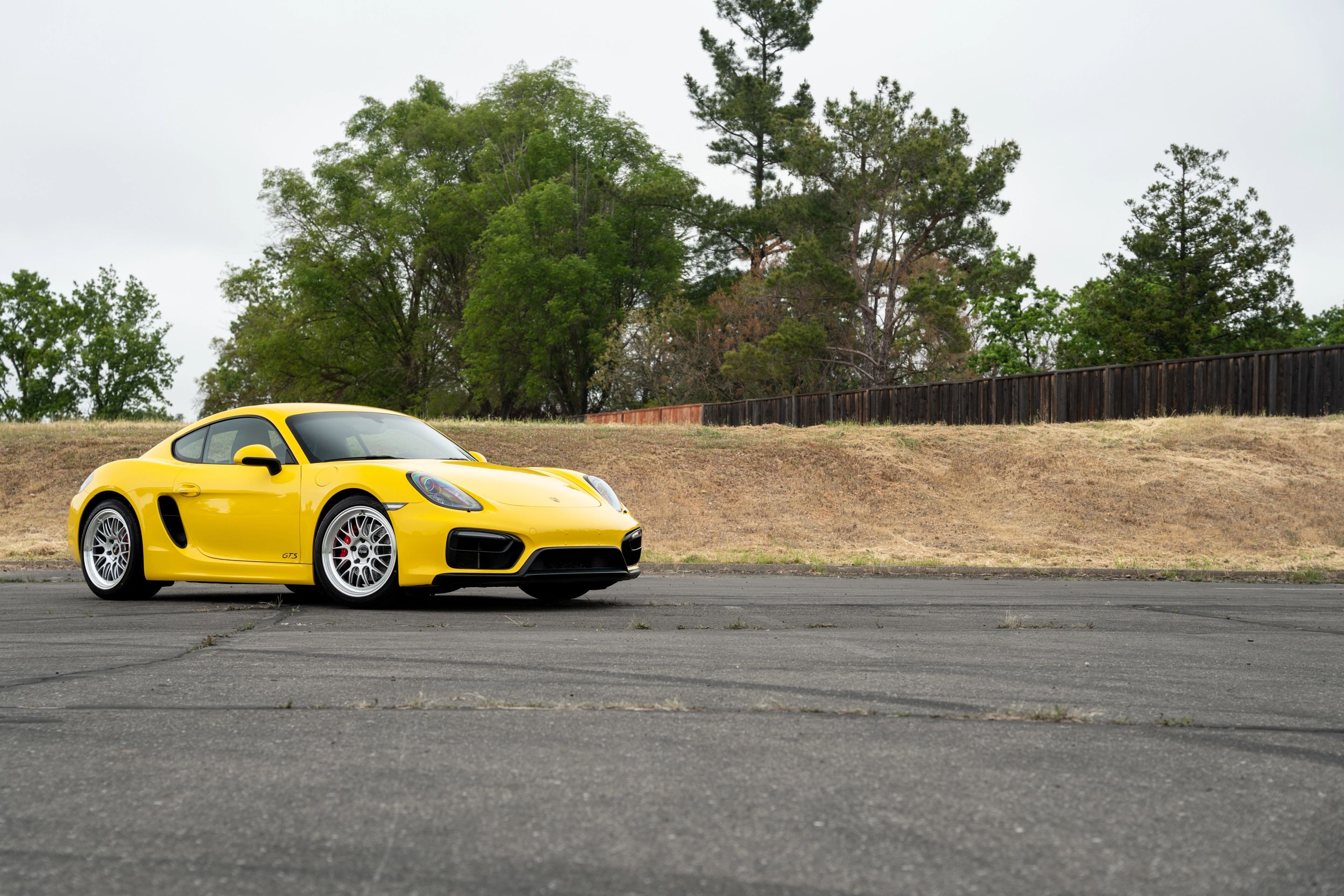 Yellow Porsche 981 Cayman GTS with 19" ML-10RT Apex wheels in Machined Lip Race Silver