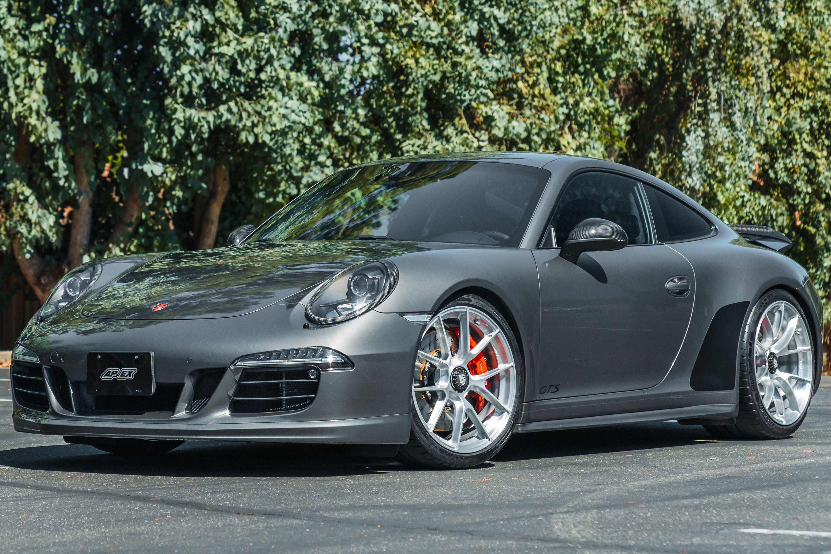 Grey Porsche 911 991.1 Carrera GTS with 20" VS-5RS Apex wheels in Brushed Clear