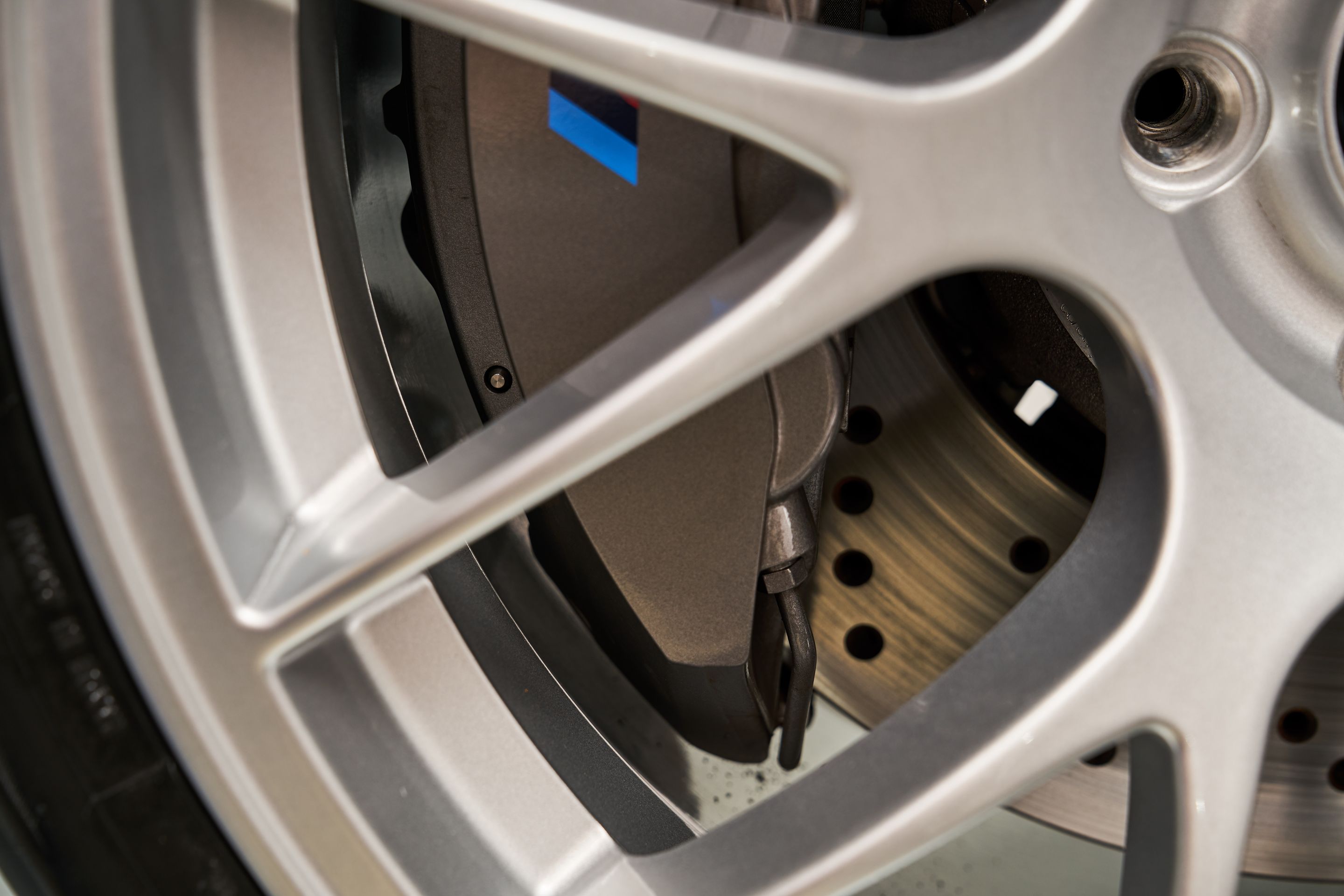 Blue BMW F87 M2 with 19" EC-7 Apex wheels in Race Silver