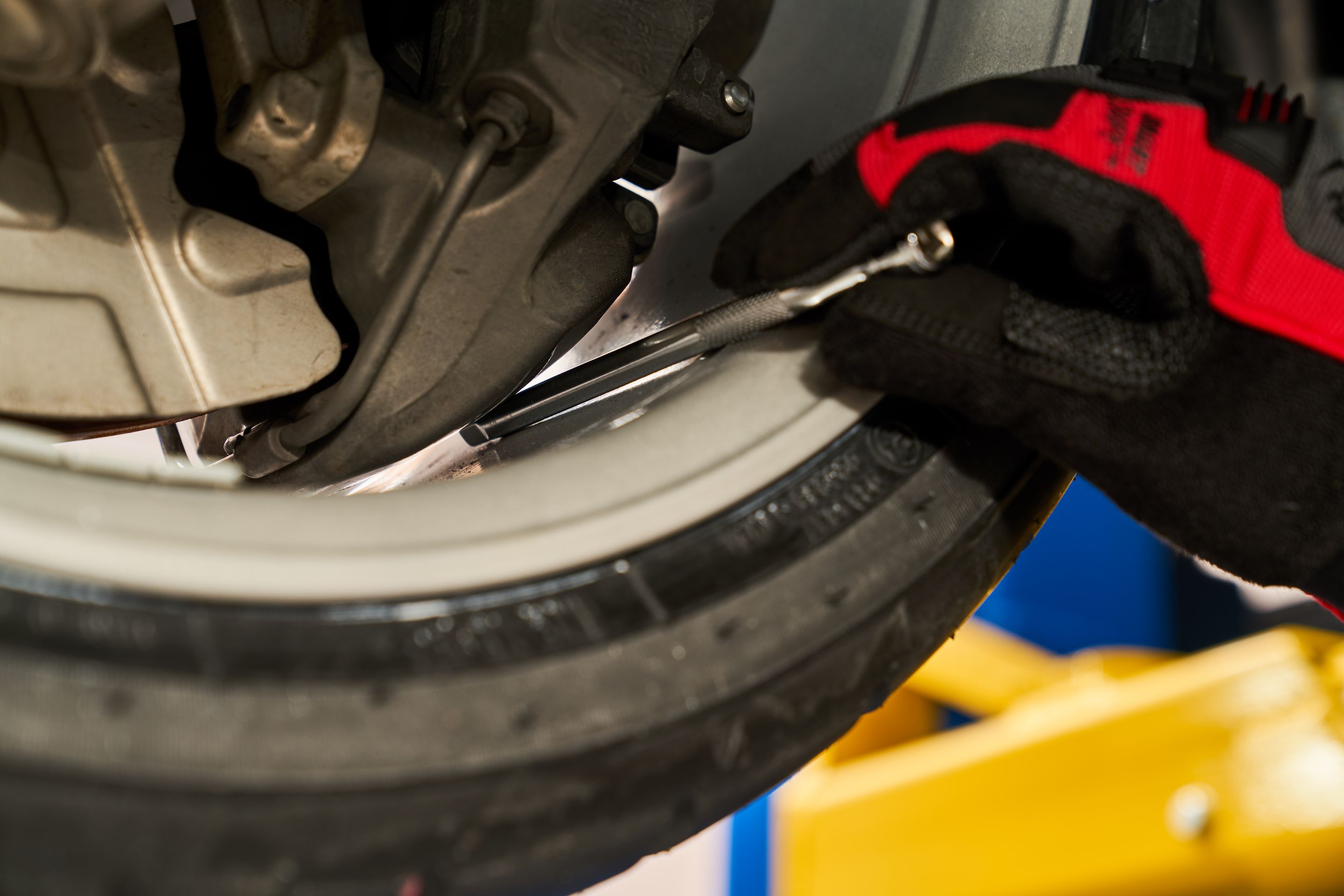 Blue BMW F87 M2 with 19" EC-7 Apex wheels in Race Silver