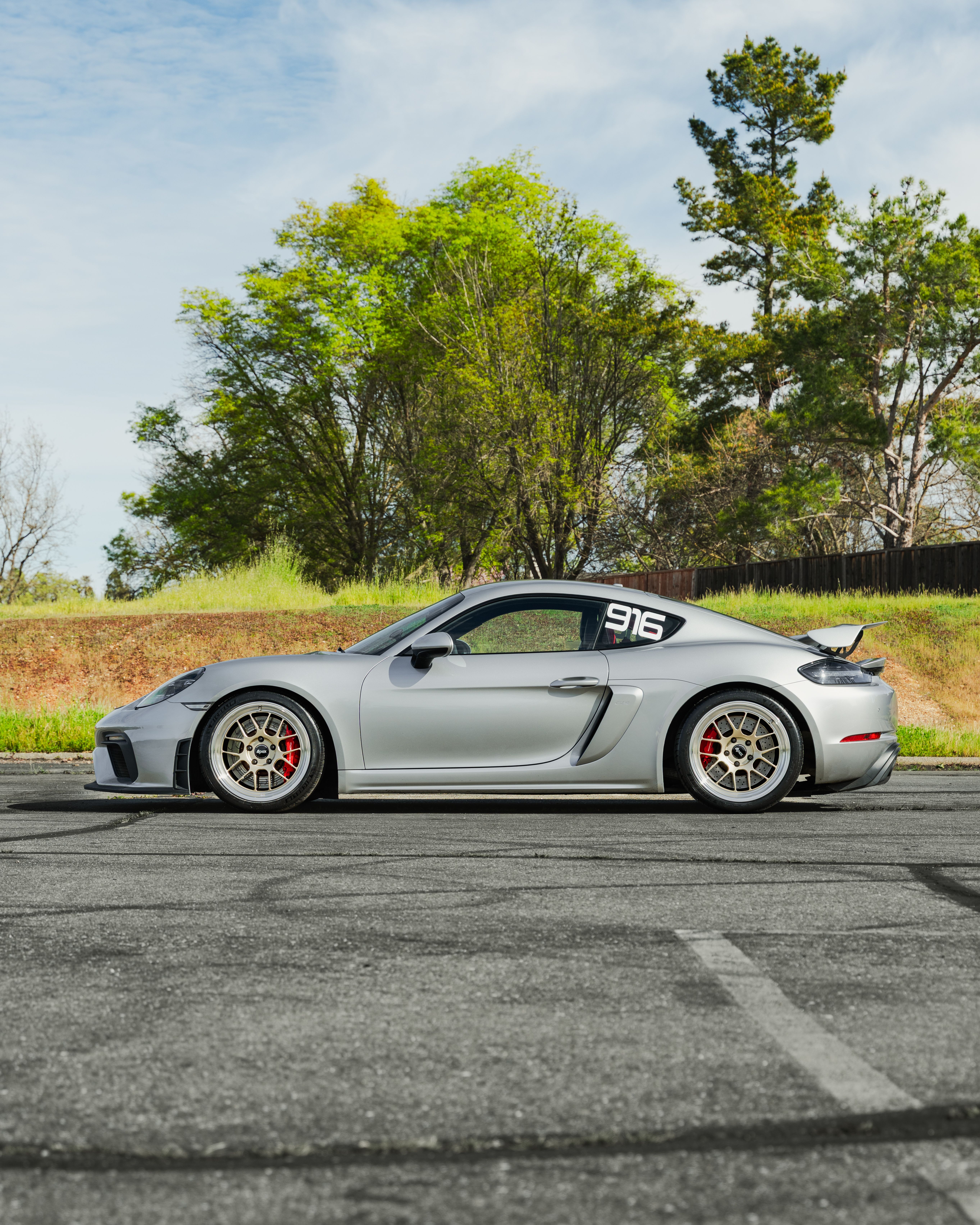 Porsche 718 Cayman GT4 with 19